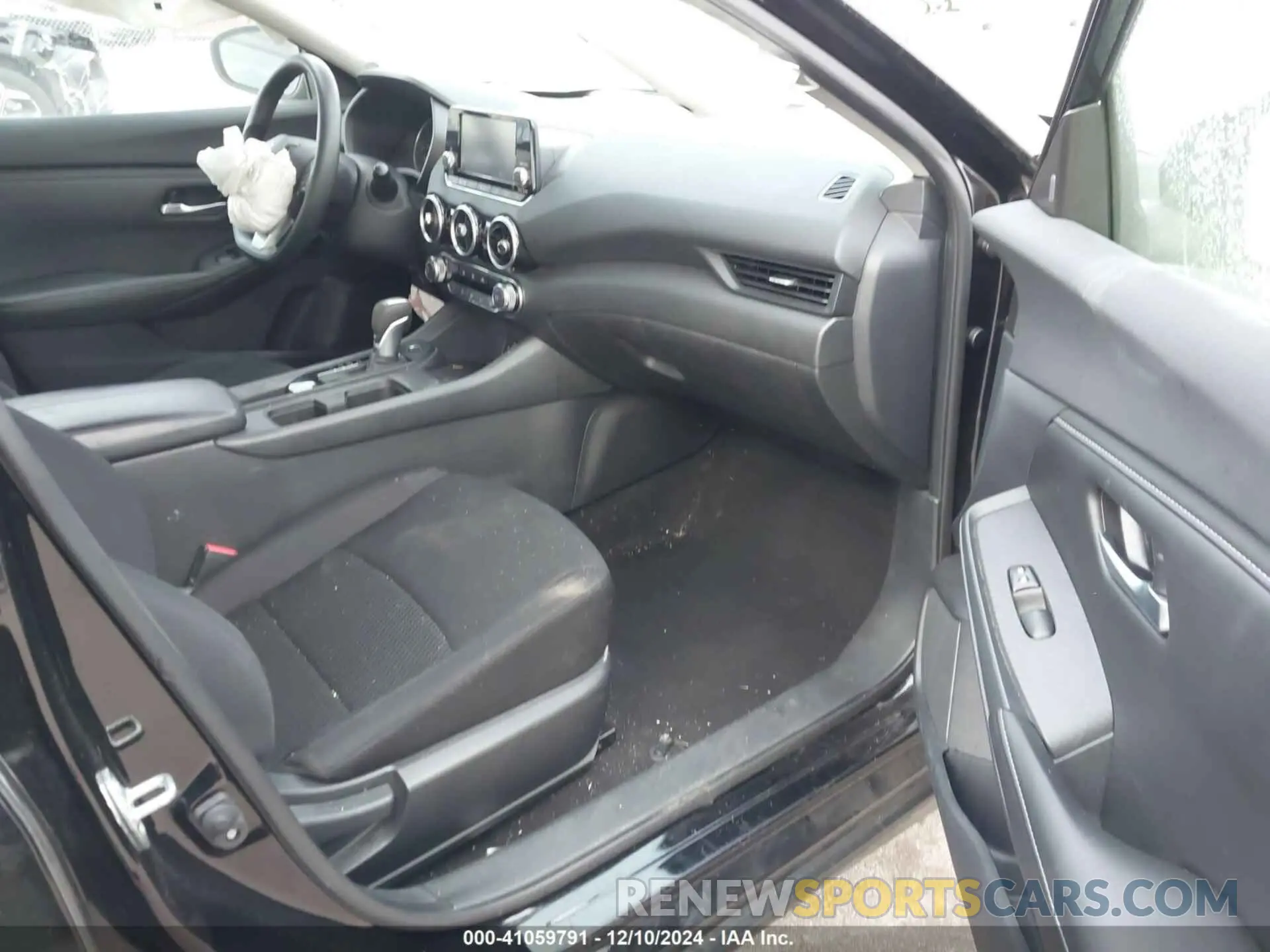 5 fotografías del automóvil dañado 3N1AB8BV4NY260228 NISSAN SENTRA 2022