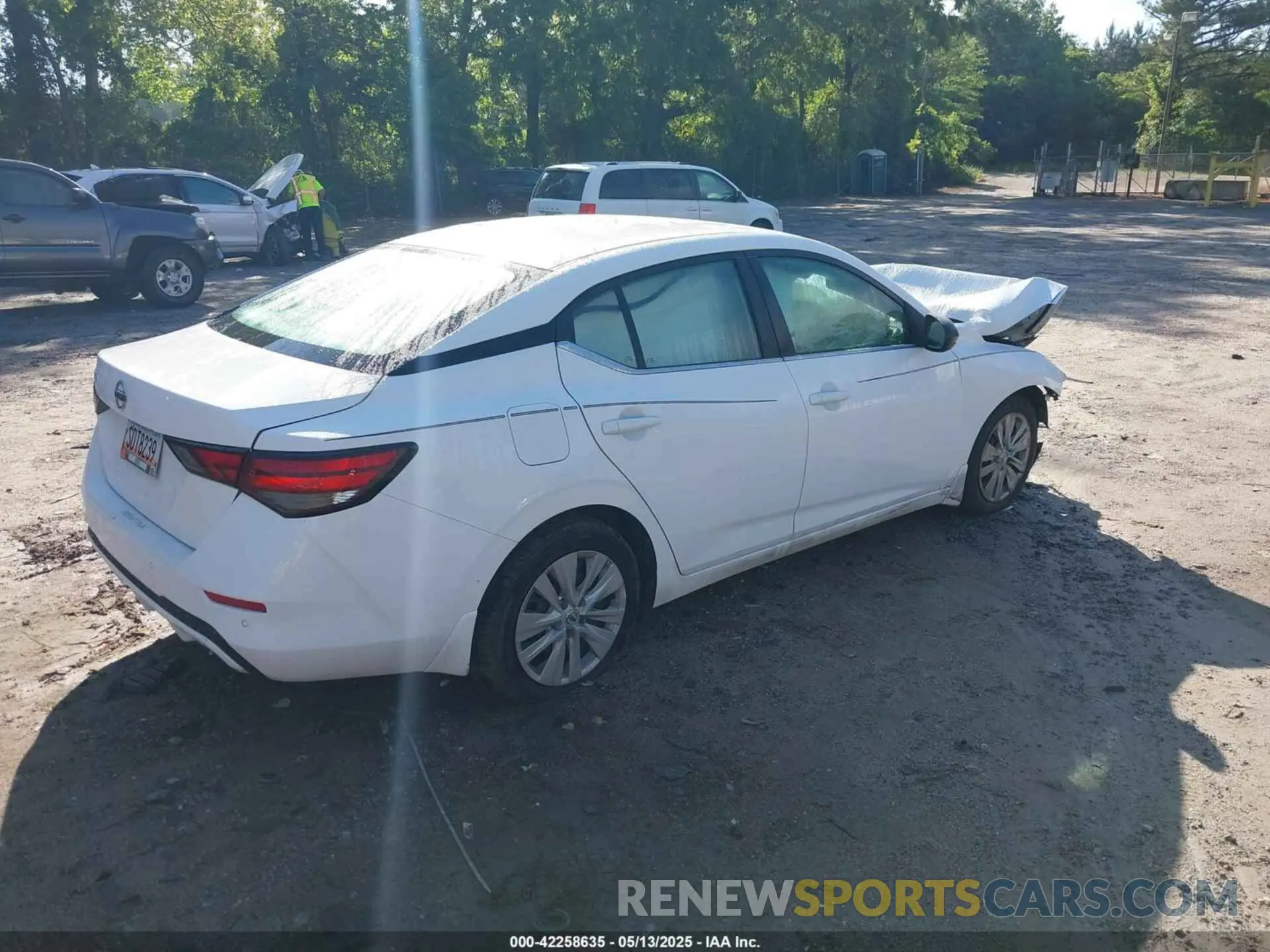 4 fotografías del automóvil dañado 3N1AB8BV6NY220958 NISSAN SENTRA 2022