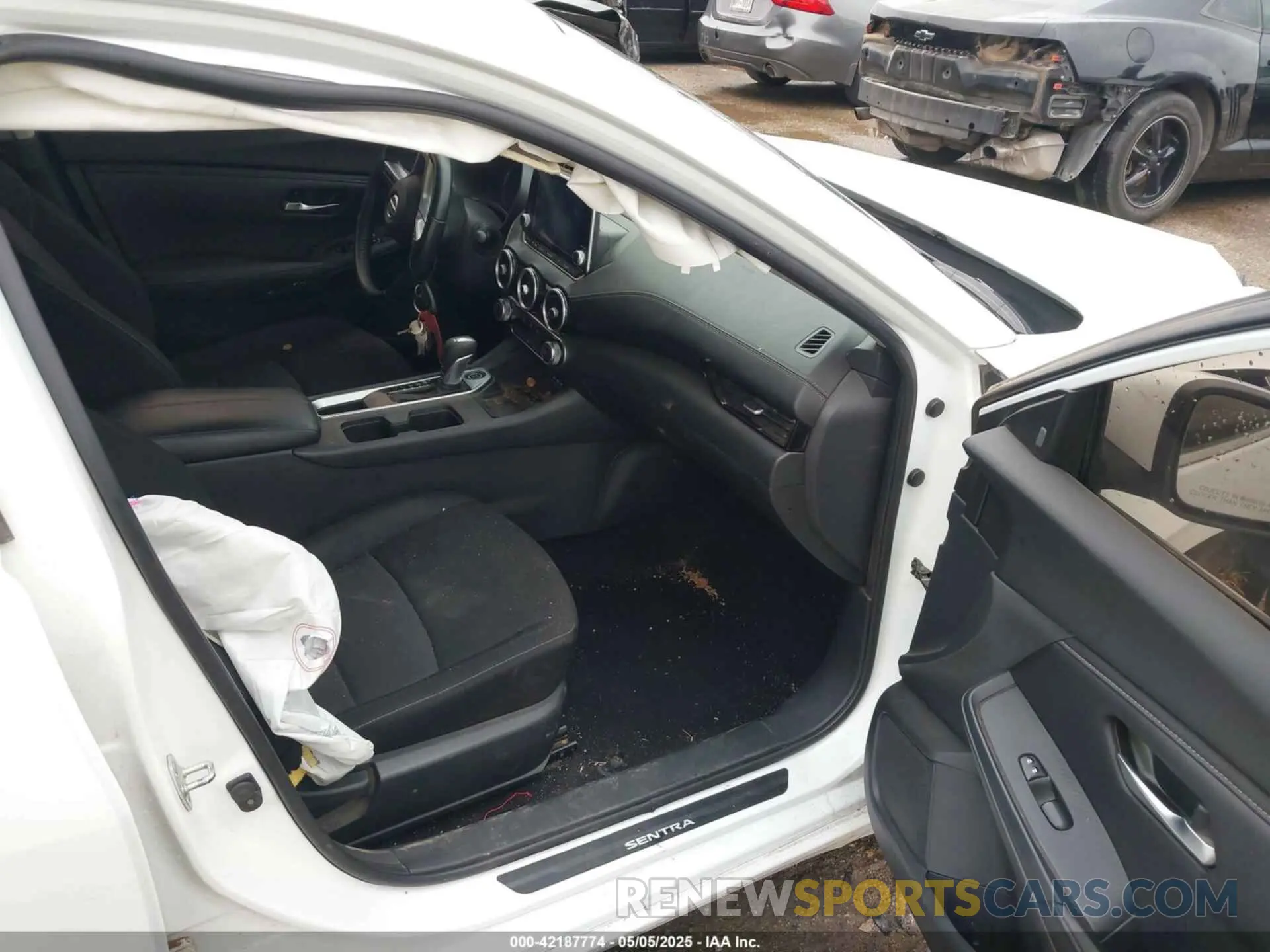5 fotografías del automóvil dañado 3N1AB8CV0NY233123 NISSAN SENTRA 2022