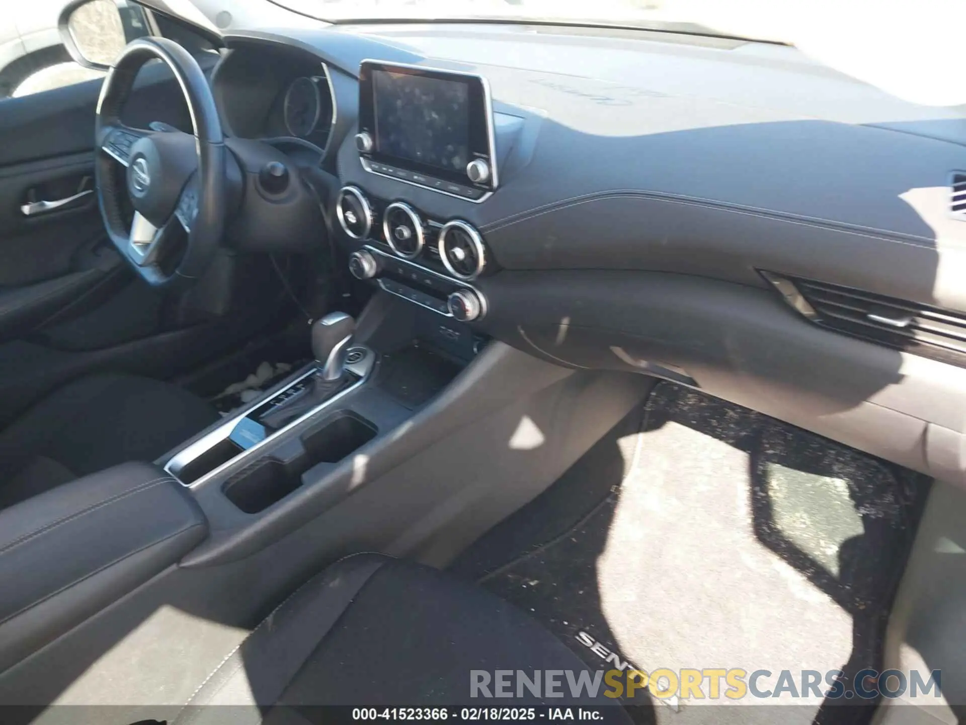 5 fotografías del automóvil dañado 3N1AB8CV9NY235680 NISSAN SENTRA 2022