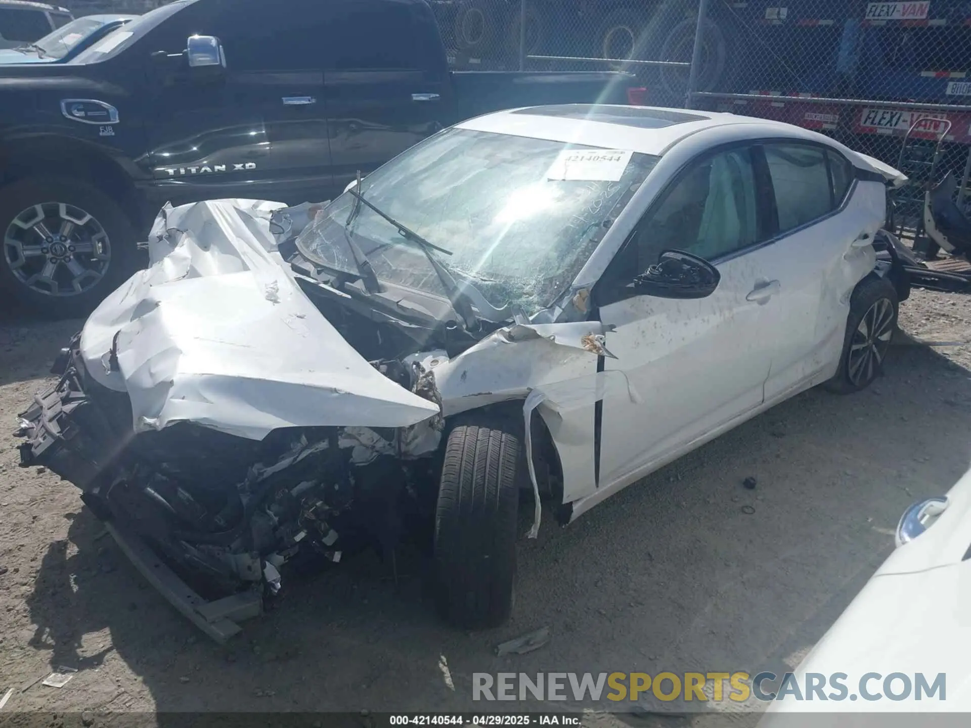 2 fotografías del automóvil dañado 3N1AB8CVXNY311388 NISSAN SENTRA 2022