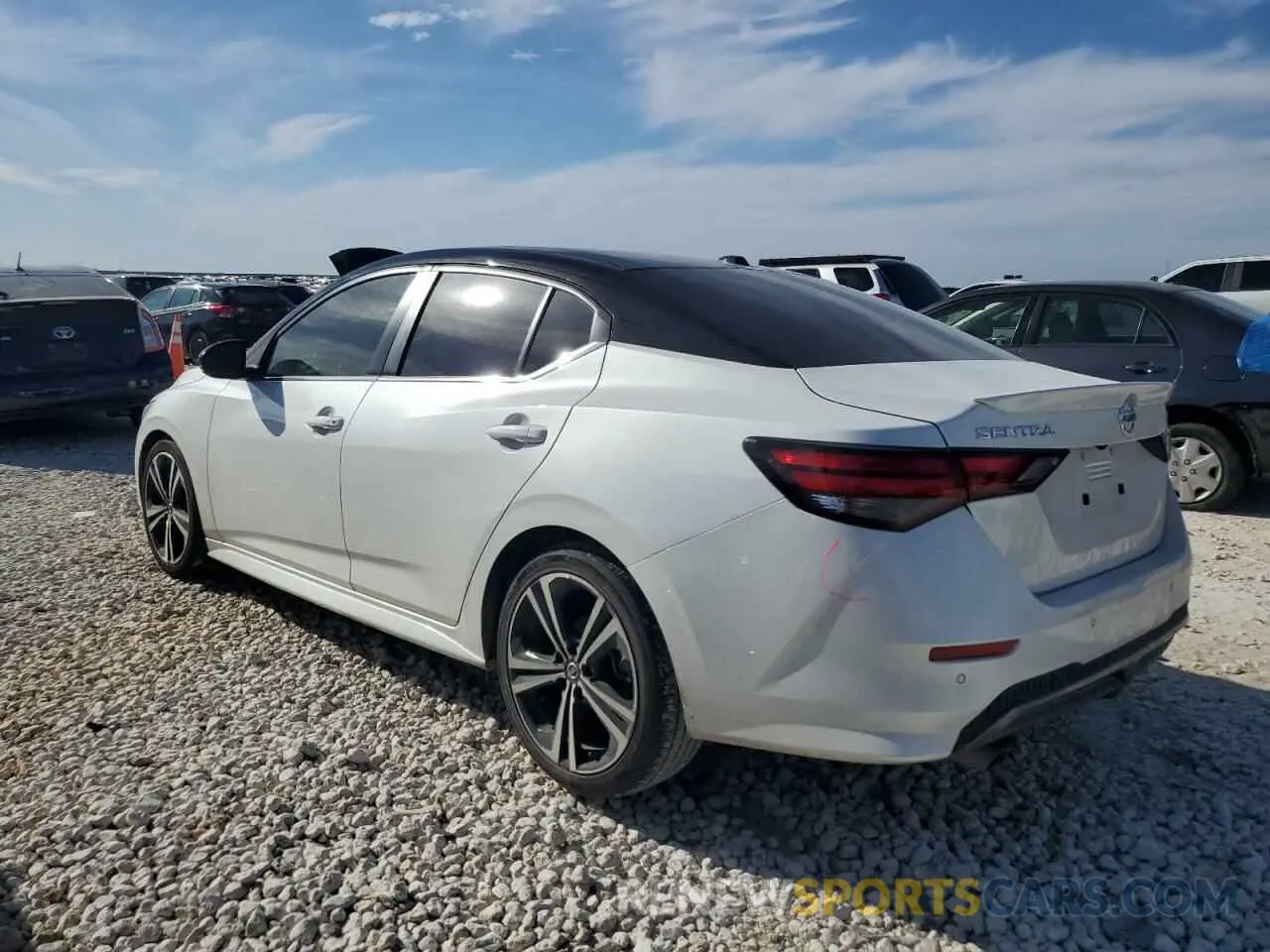 2 fotografías del automóvil dañado 3N1AB8DV4NY233785 NISSAN SENTRA 2022