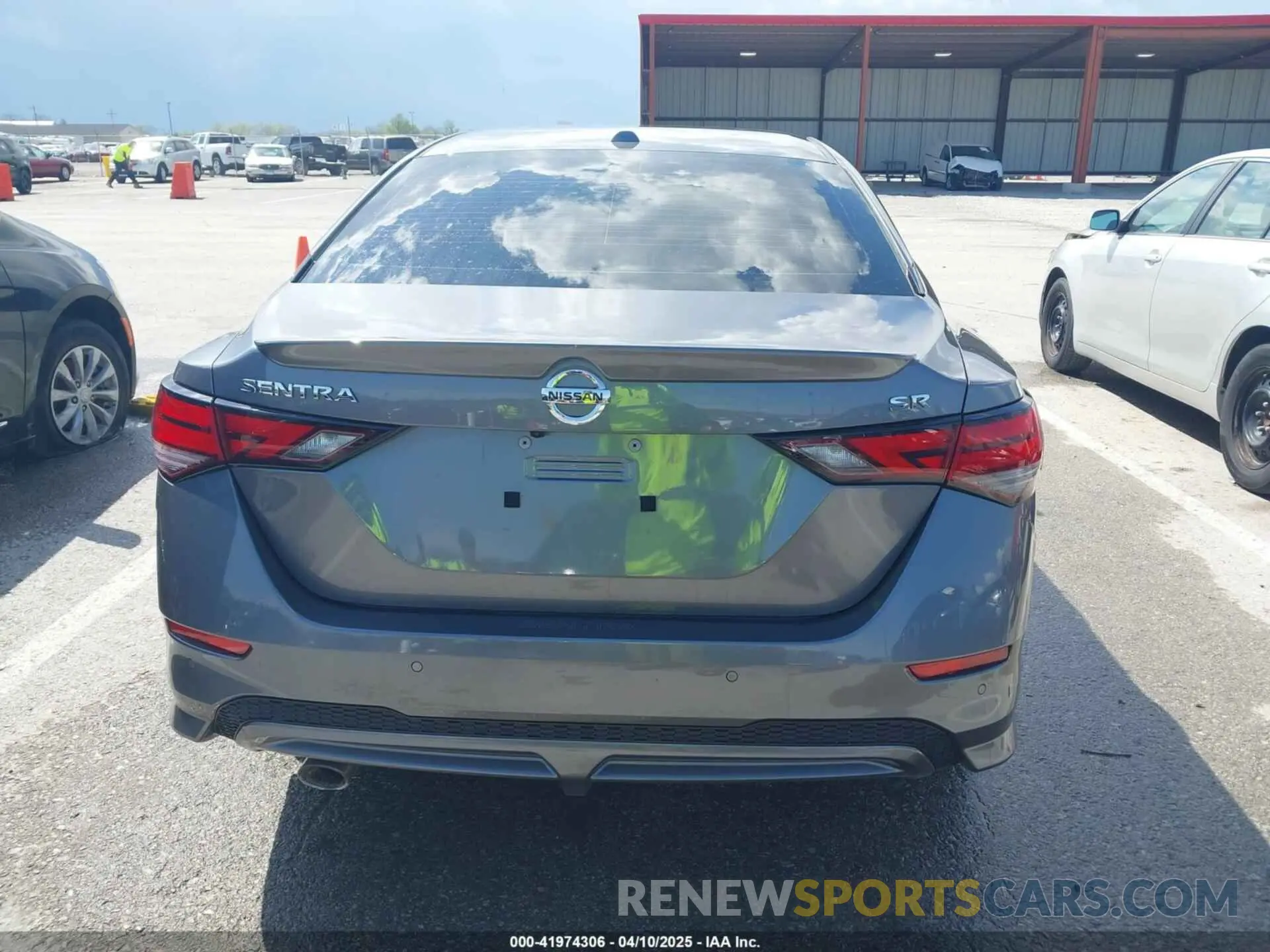 17 fotografías del automóvil dañado 3N1AB8DV6NY230631 NISSAN SENTRA 2022