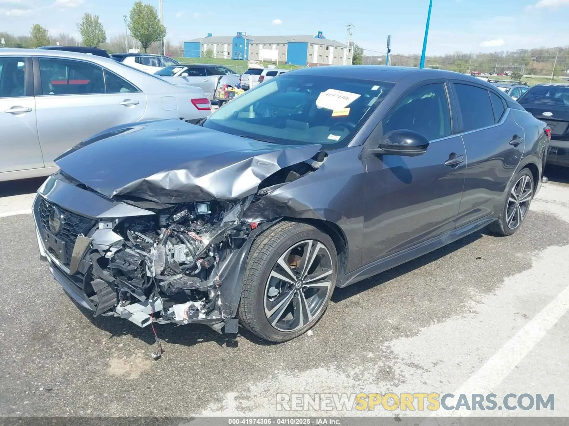 2 fotografías del automóvil dañado 3N1AB8DV6NY230631 NISSAN SENTRA 2022