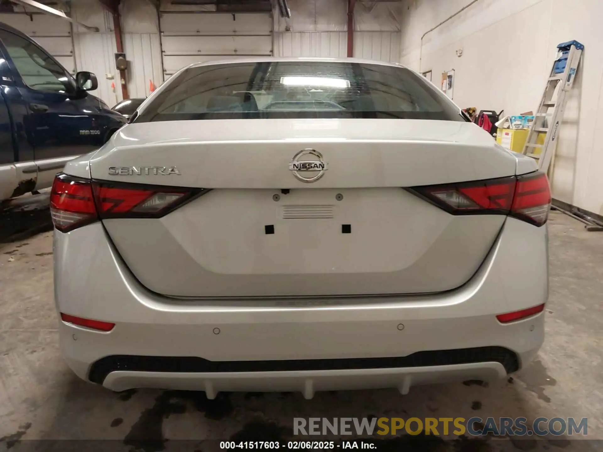 17 fotografías del automóvil dañado 3N1AB8BV9PY297813 NISSAN SENTRA 2023