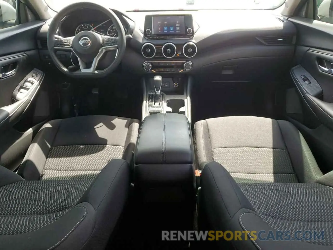 8 fotografías del automóvil dañado 3N1AB8BV9PY300743 NISSAN SENTRA 2023
