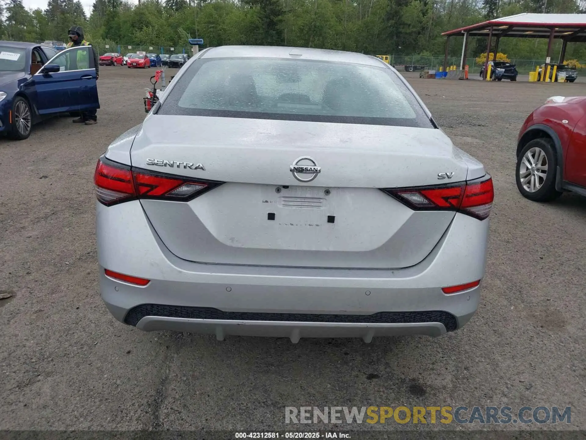 17 fotografías del automóvil dañado 3N1AB8CV0PY251740 NISSAN SENTRA 2023