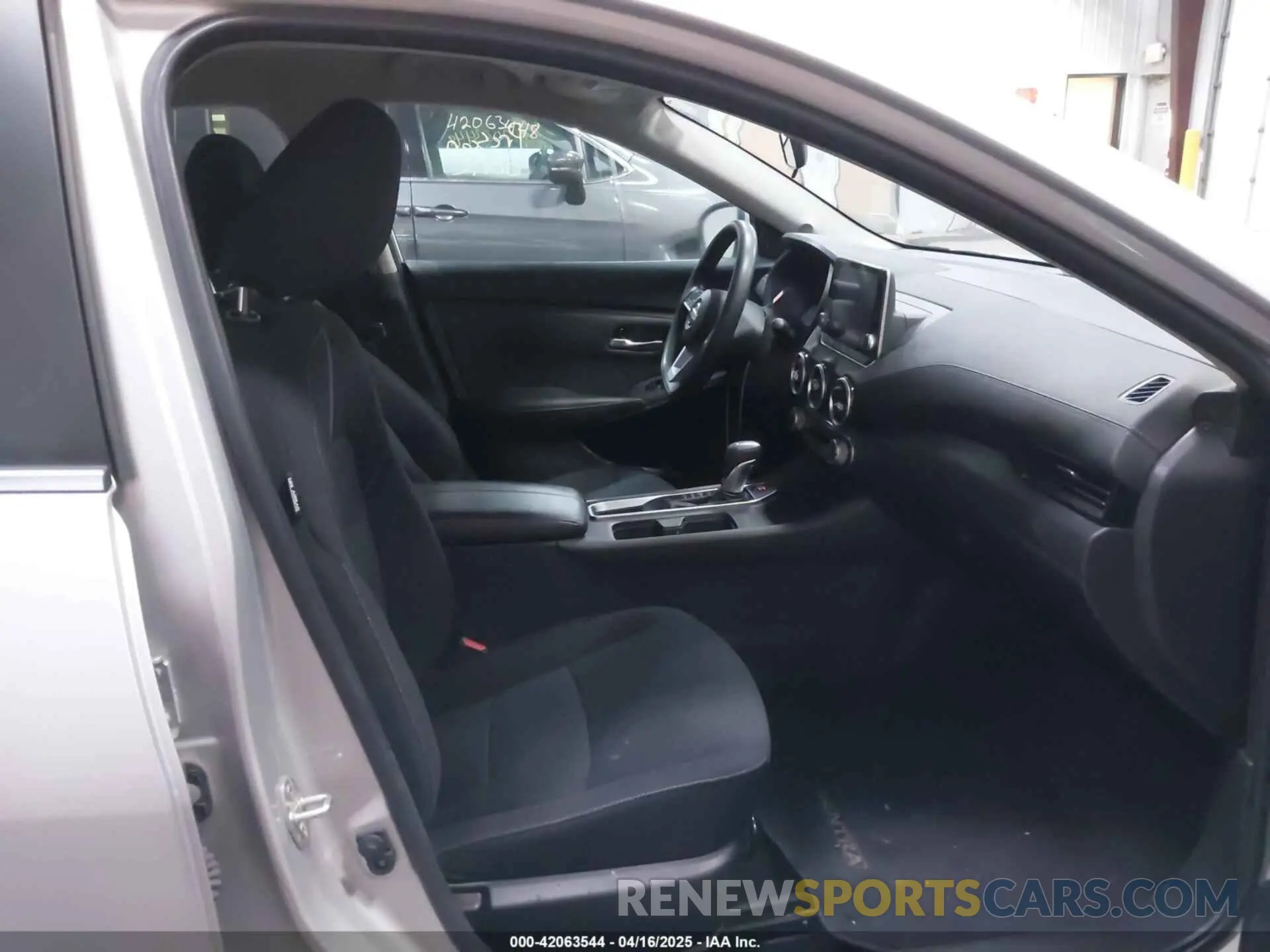 5 fotografías del automóvil dañado 3N1AB8CV0PY300502 NISSAN SENTRA 2023