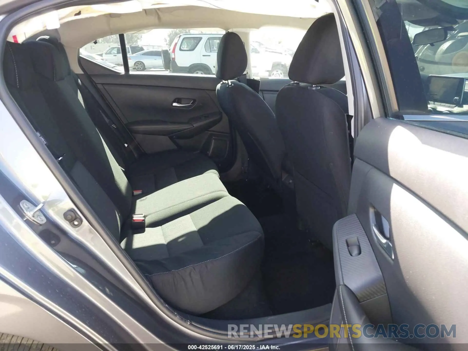 8 fotografías del automóvil dañado 3N1AB8CV4PY223536 NISSAN SENTRA 2023