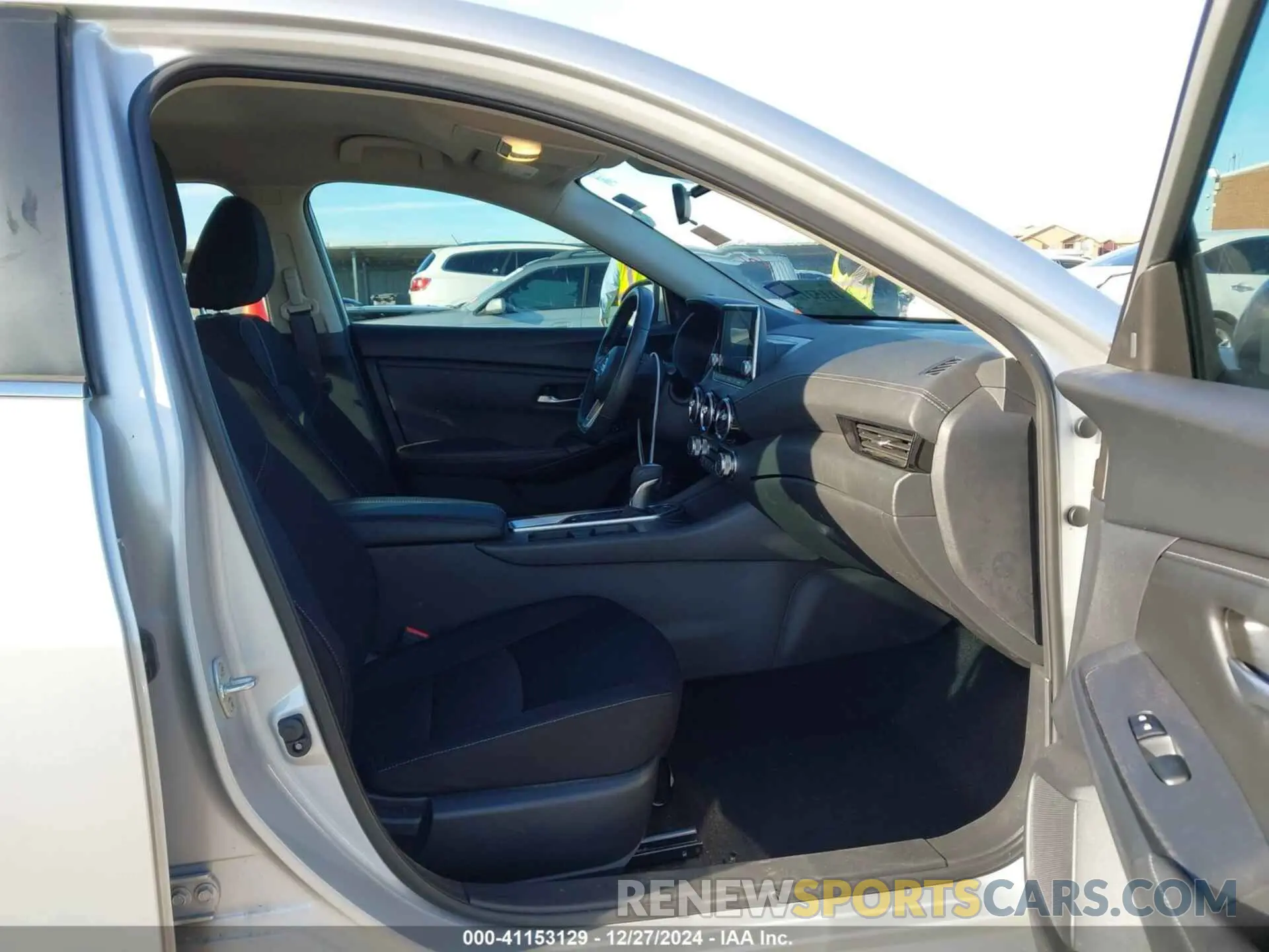 5 fotografías del automóvil dañado 3N1AB8CV4PY271277 NISSAN SENTRA 2023