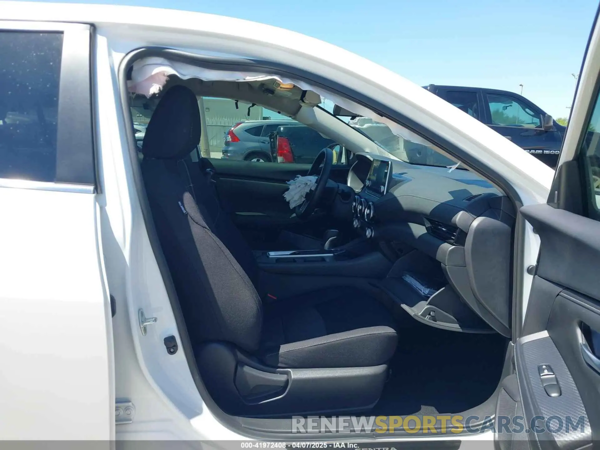 5 fotografías del automóvil dañado 3N1AB8CV4PY321126 NISSAN SENTRA 2023