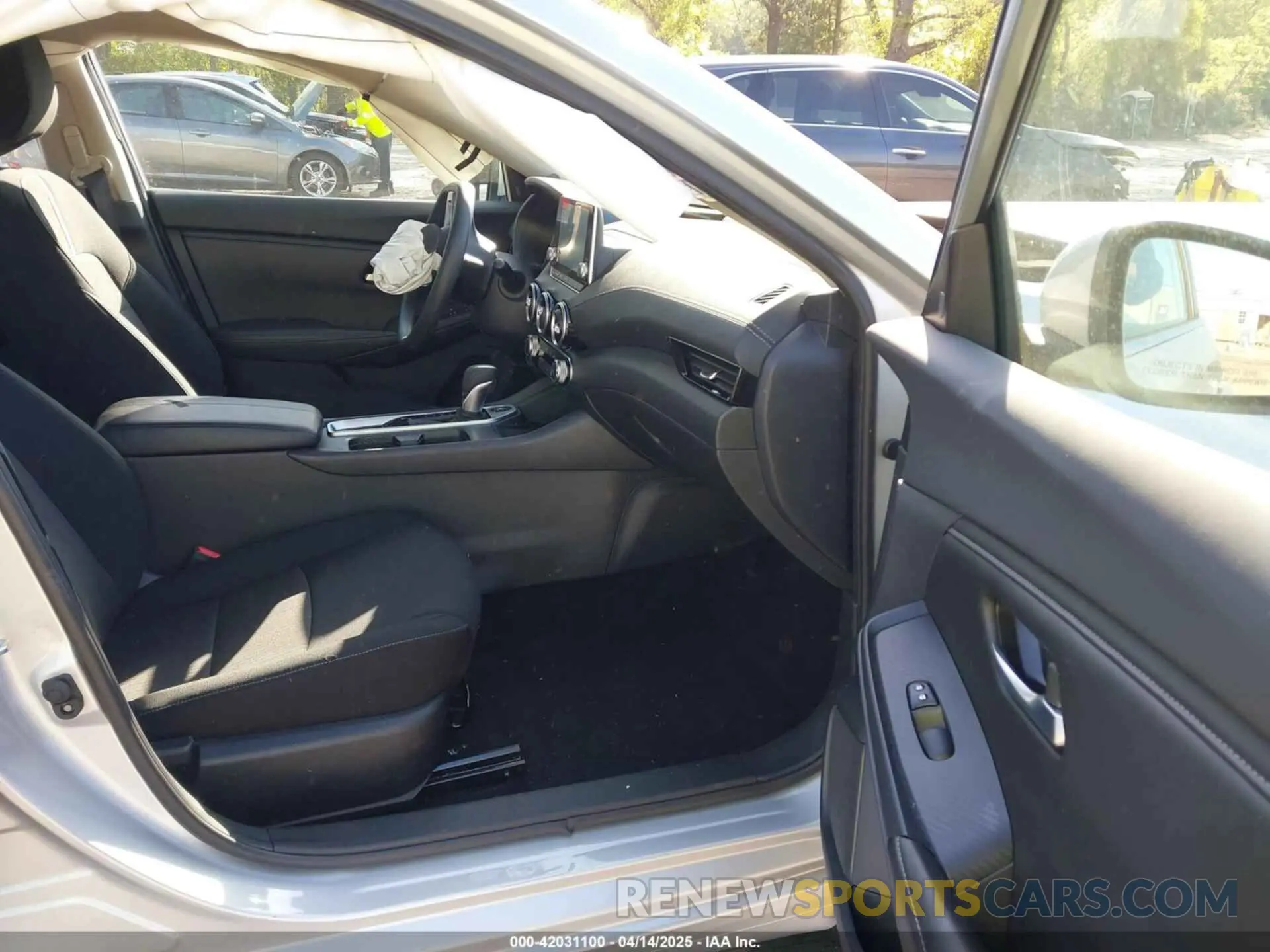 5 fotografías del automóvil dañado 3N1AB8CV5PY248798 NISSAN SENTRA 2023