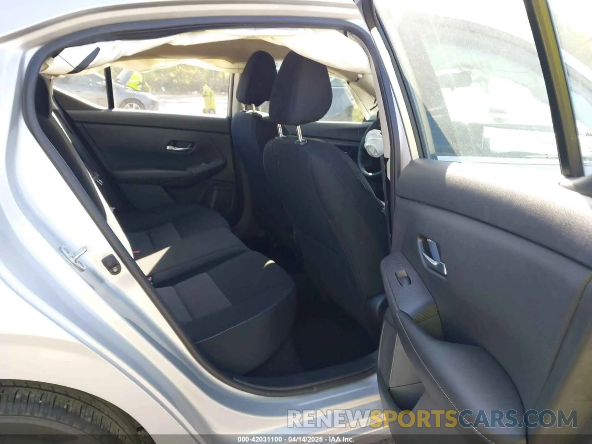 8 fotografías del automóvil dañado 3N1AB8CV5PY248798 NISSAN SENTRA 2023