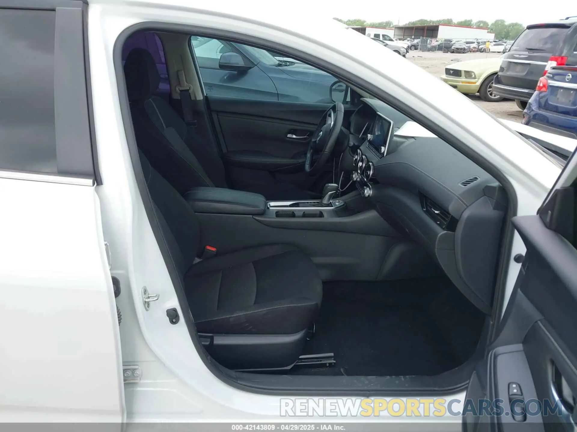 5 fotografías del automóvil dañado 3N1AB8CV5PY266010 NISSAN SENTRA 2023