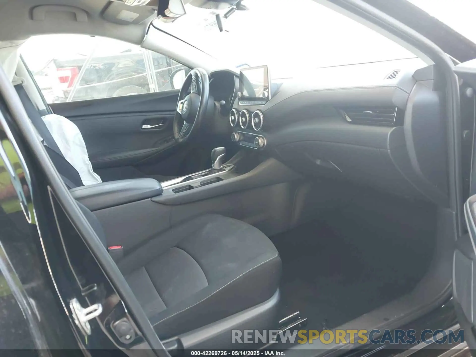 5 fotografías del automóvil dañado 3N1AB8CV6PY319040 NISSAN SENTRA 2023
