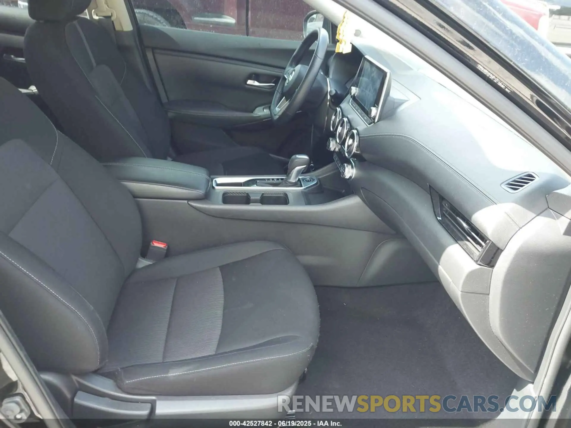 5 fotografías del automóvil dañado 3N1AB8CV7PY226110 NISSAN SENTRA 2023