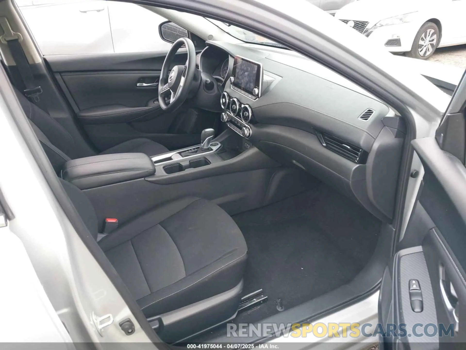 5 fotografías del automóvil dañado 3N1AB8CV8PY296764 NISSAN SENTRA 2023
