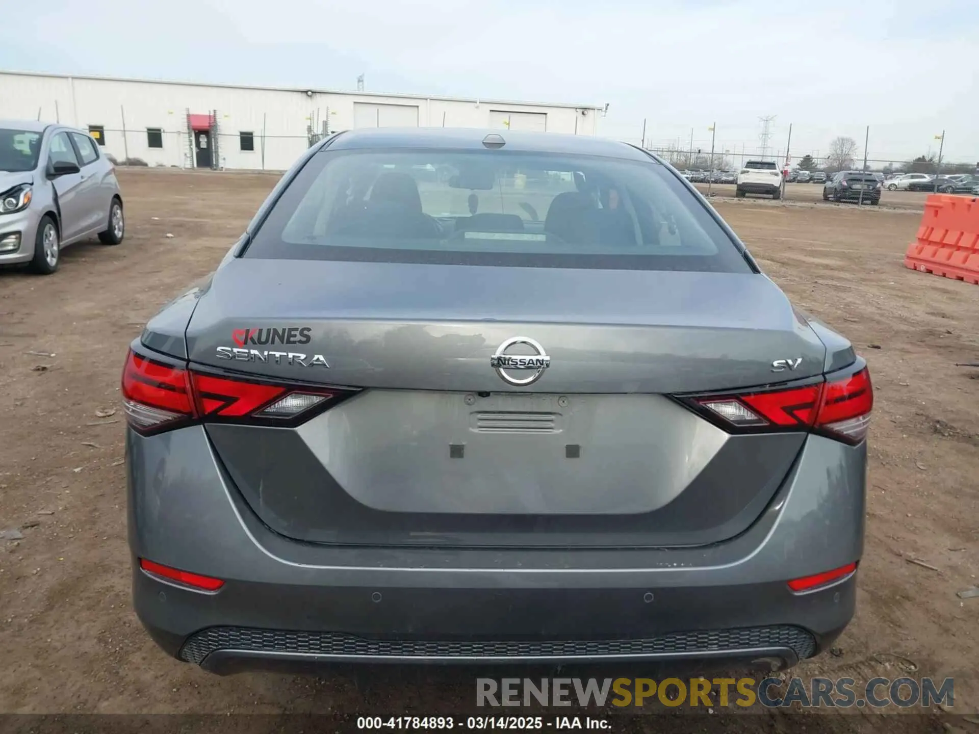 16 fotografías del automóvil dañado 3N1AB8CV9PY240929 NISSAN SENTRA 2023