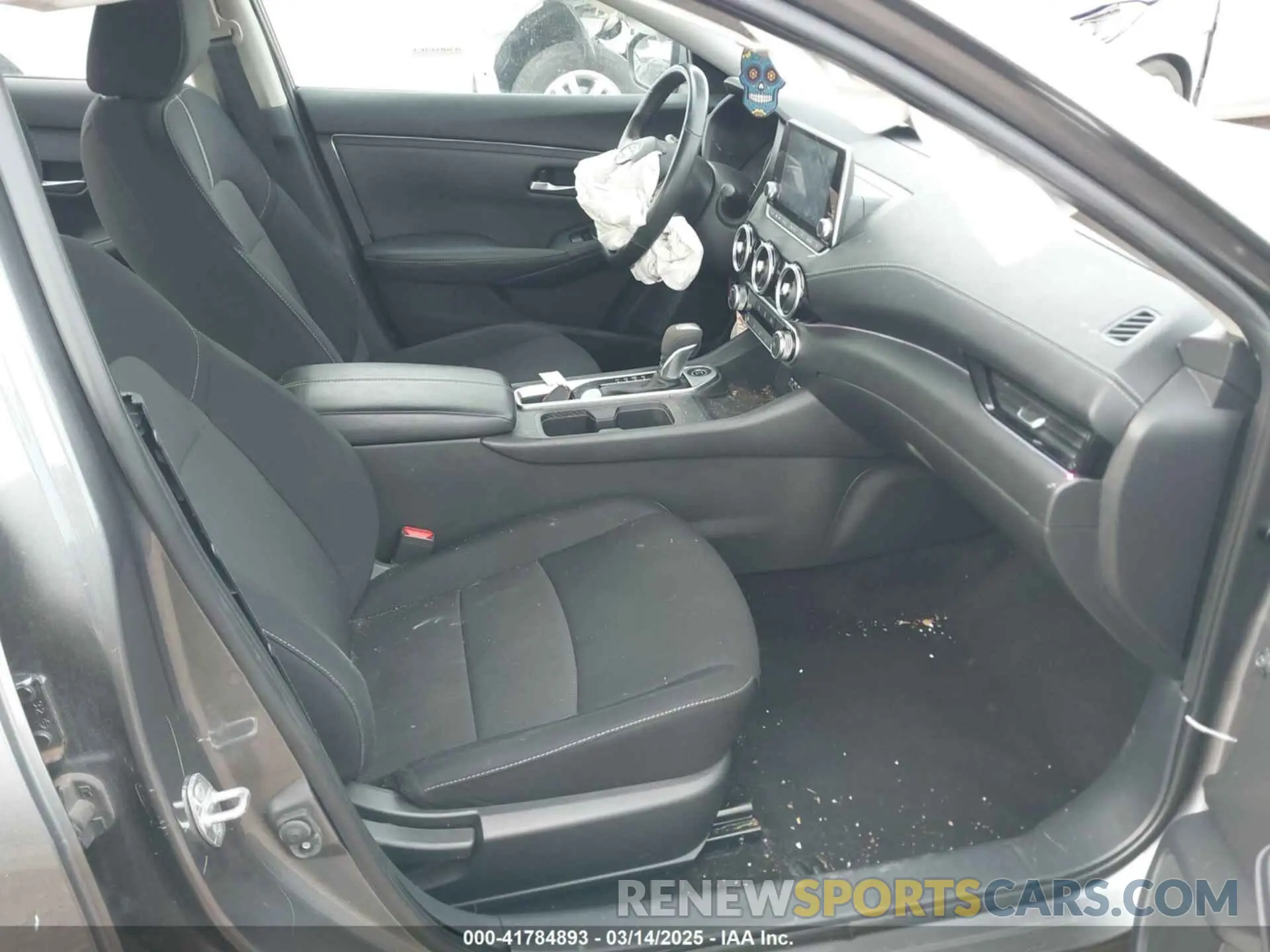 5 fotografías del automóvil dañado 3N1AB8CV9PY240929 NISSAN SENTRA 2023