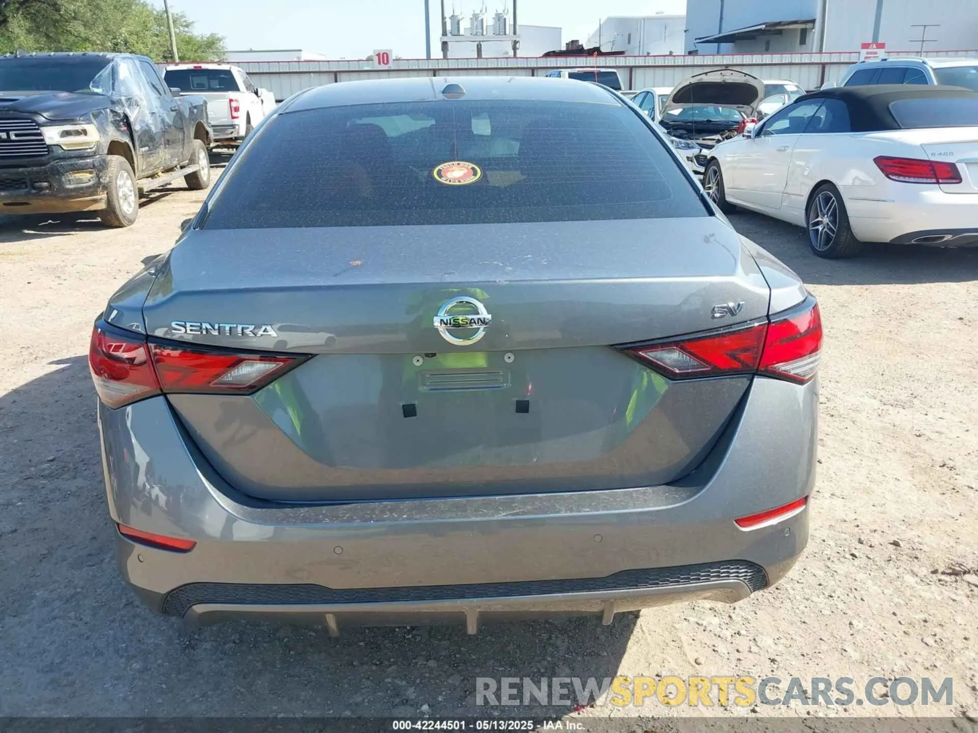 17 fotografías del automóvil dañado 3N1AB8CV9PY313149 NISSAN SENTRA 2023