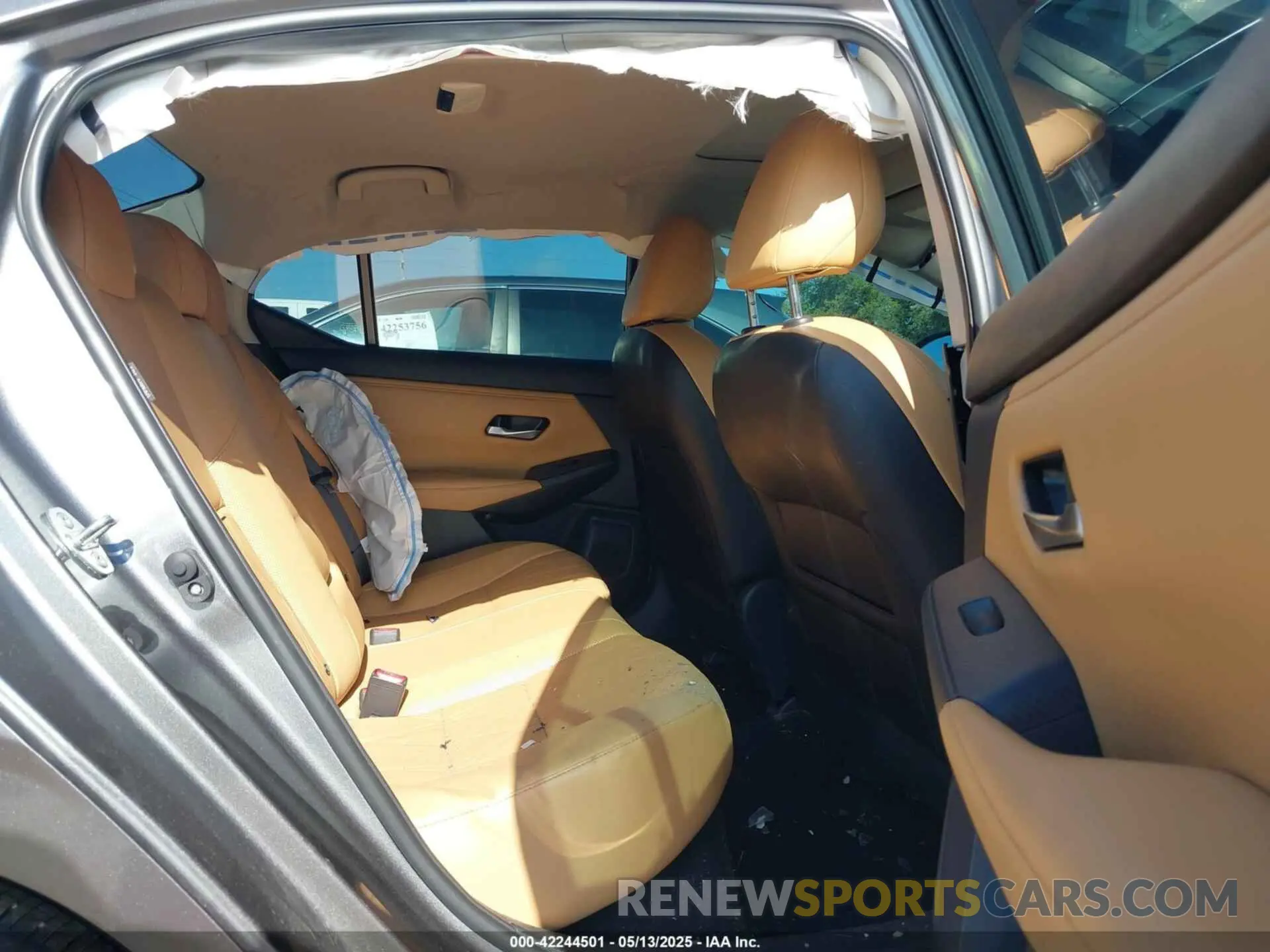 8 fotografías del automóvil dañado 3N1AB8CV9PY313149 NISSAN SENTRA 2023