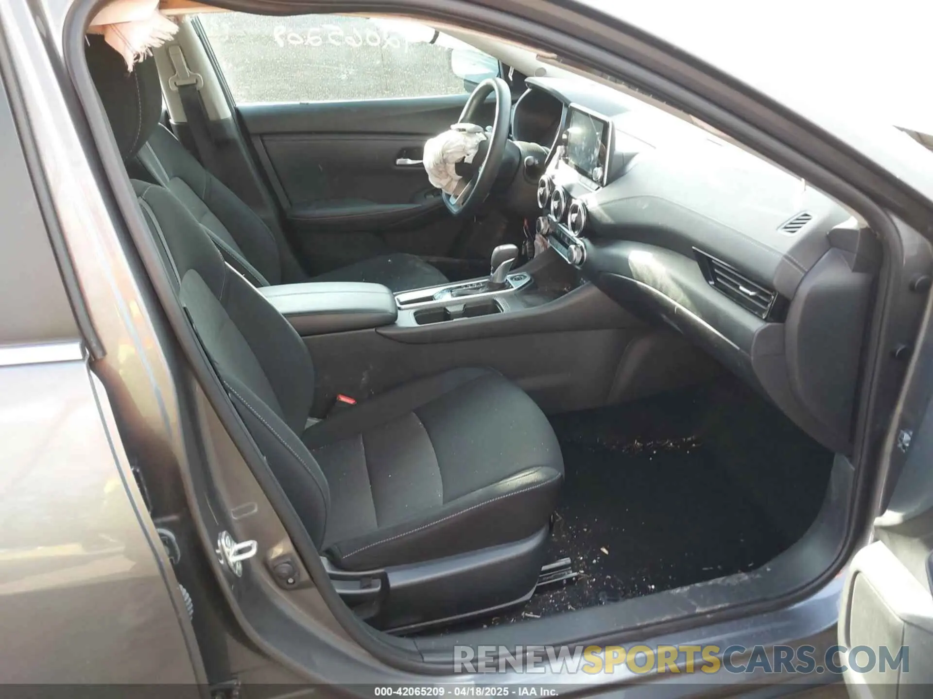 5 fotografías del automóvil dañado 3N1AB8CV9PY320909 NISSAN SENTRA 2023