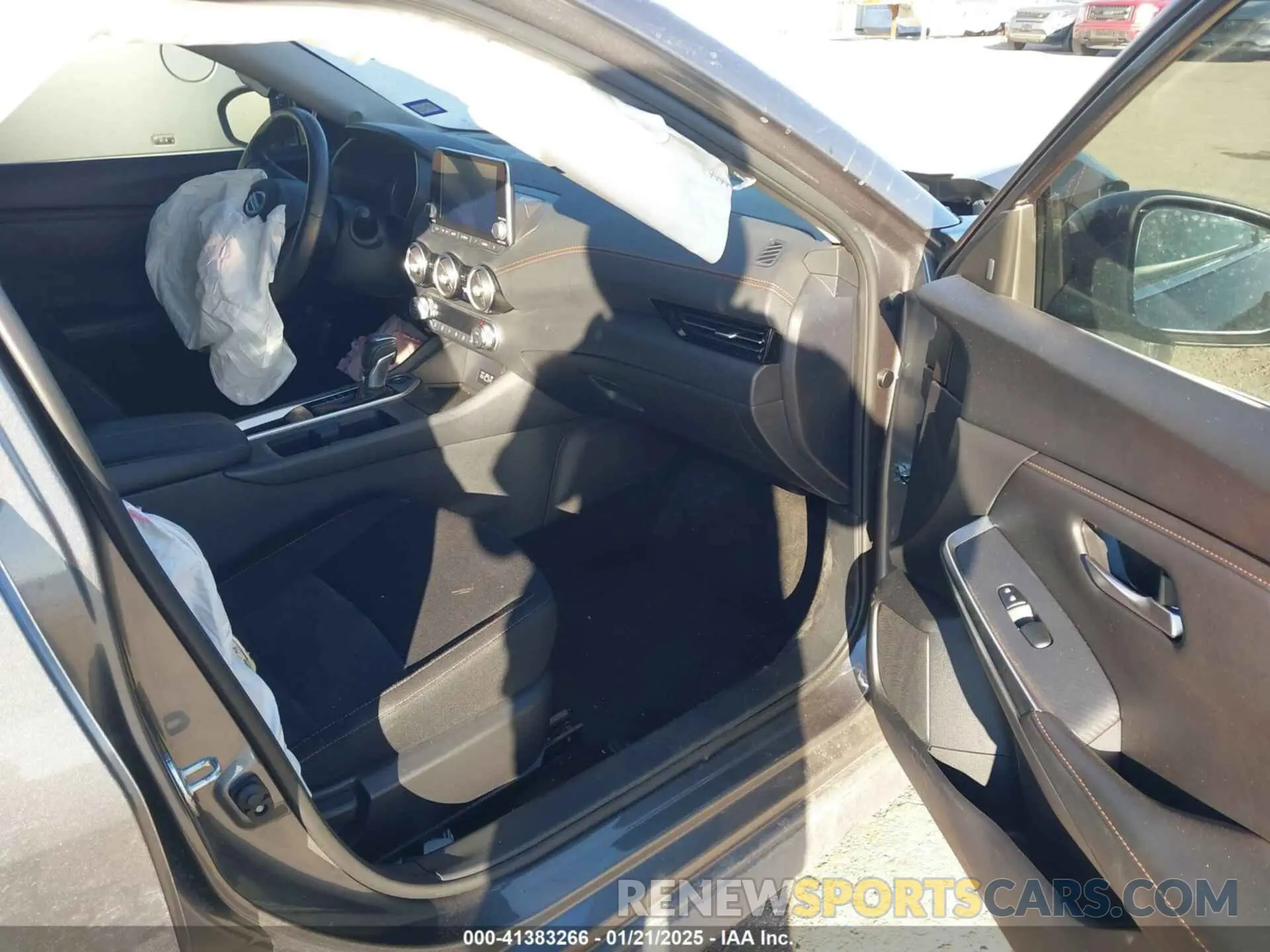 5 fotografías del automóvil dañado 3N1AB8DV0PY318917 NISSAN SENTRA 2023