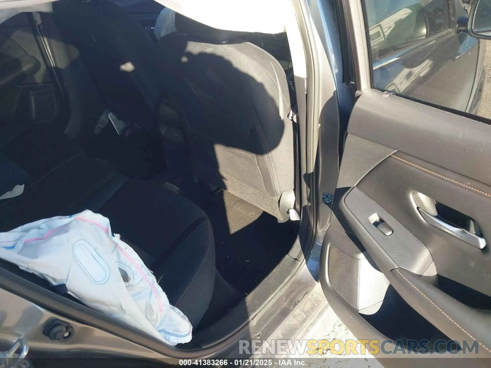 8 fotografías del automóvil dañado 3N1AB8DV0PY318917 NISSAN SENTRA 2023