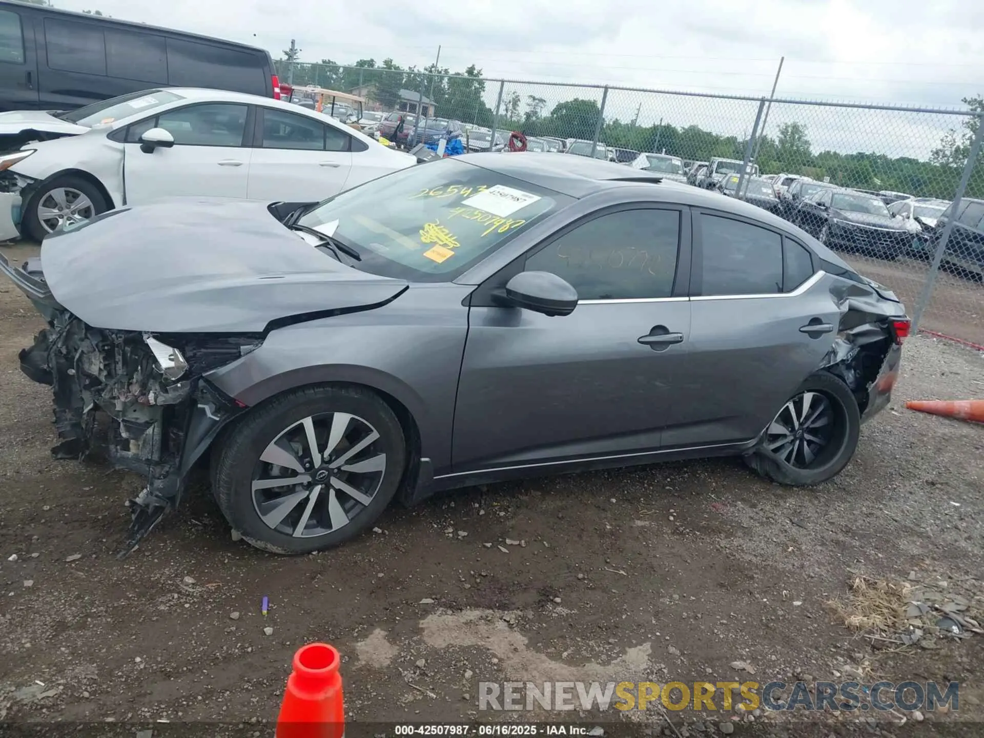 2 fotografías del automóvil dañado 3N1AB8CV1RY280232 NISSAN SENTRA 2024