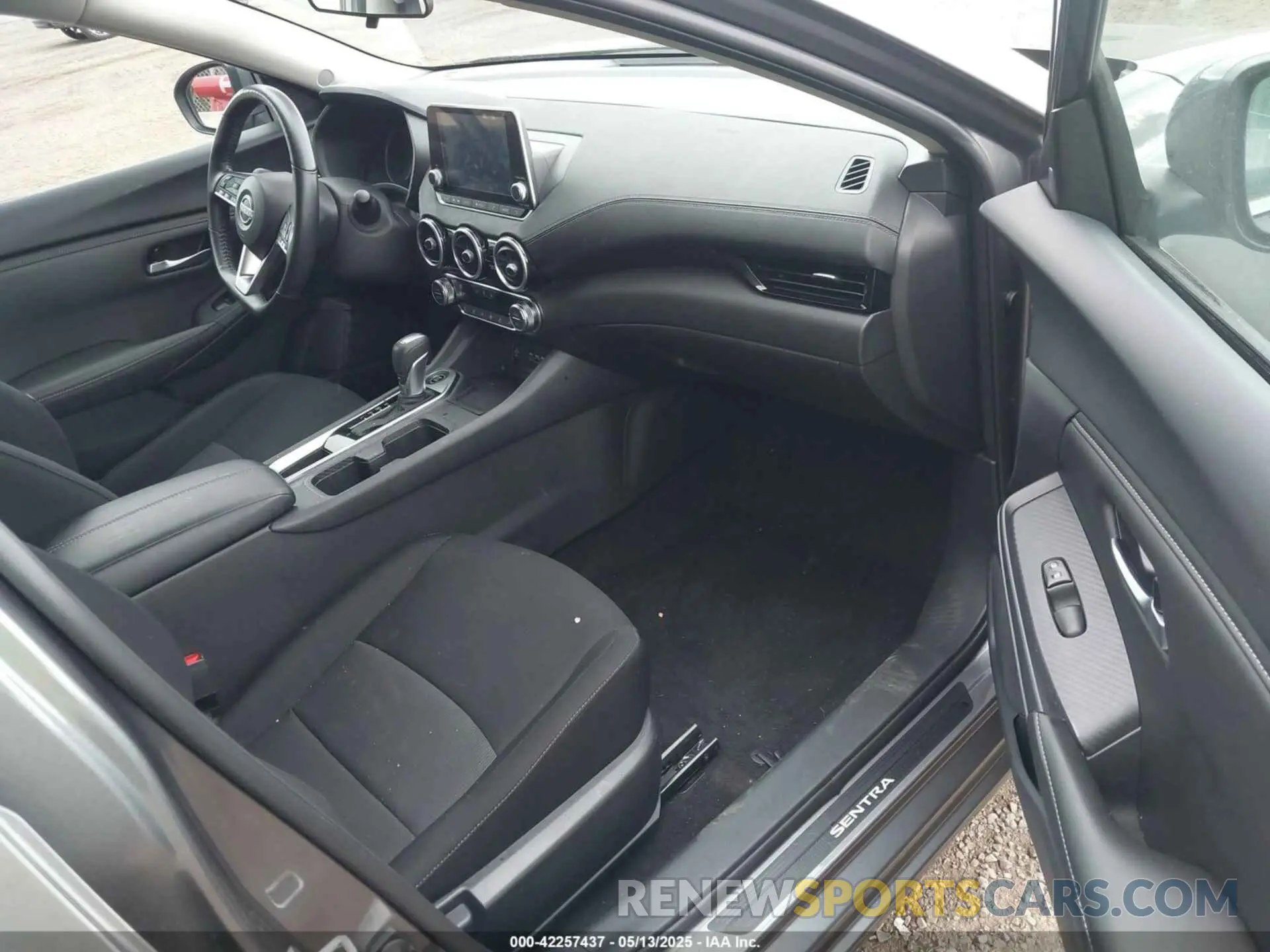5 fotografías del automóvil dañado 3N1AB8CV3RY270656 NISSAN SENTRA 2024