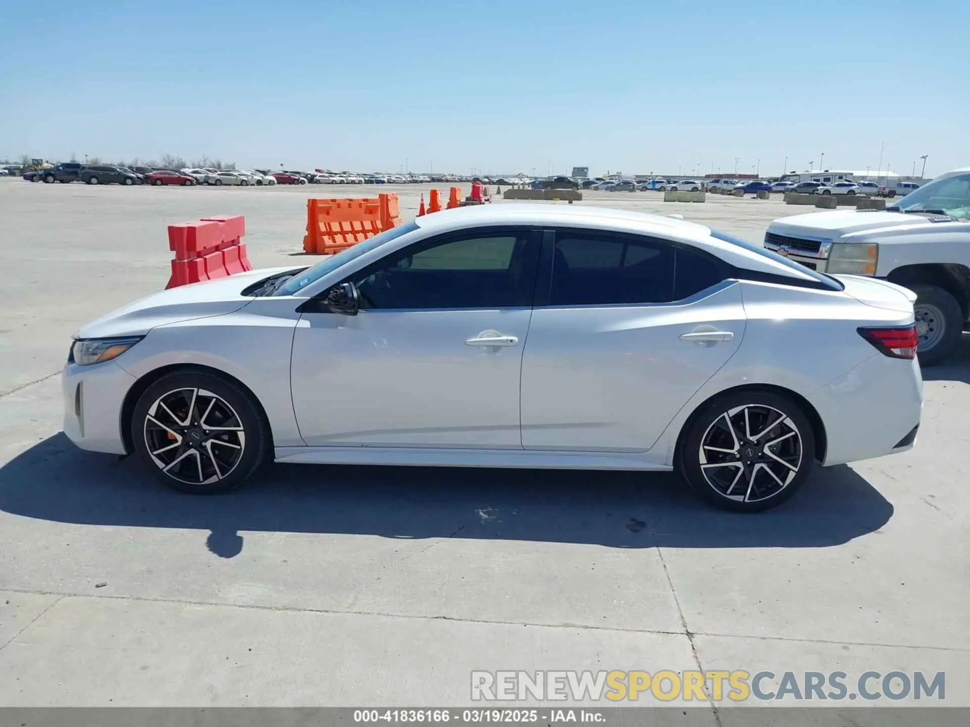 14 fotografías del automóvil dañado 3N1AB8DV1RY382998 NISSAN SENTRA 2024