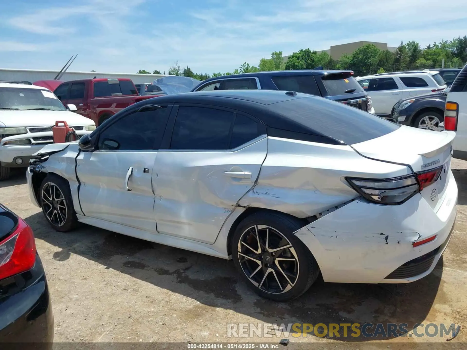 14 fotografías del automóvil dañado 3N1AB8DV5RY286078 NISSAN SENTRA 2024