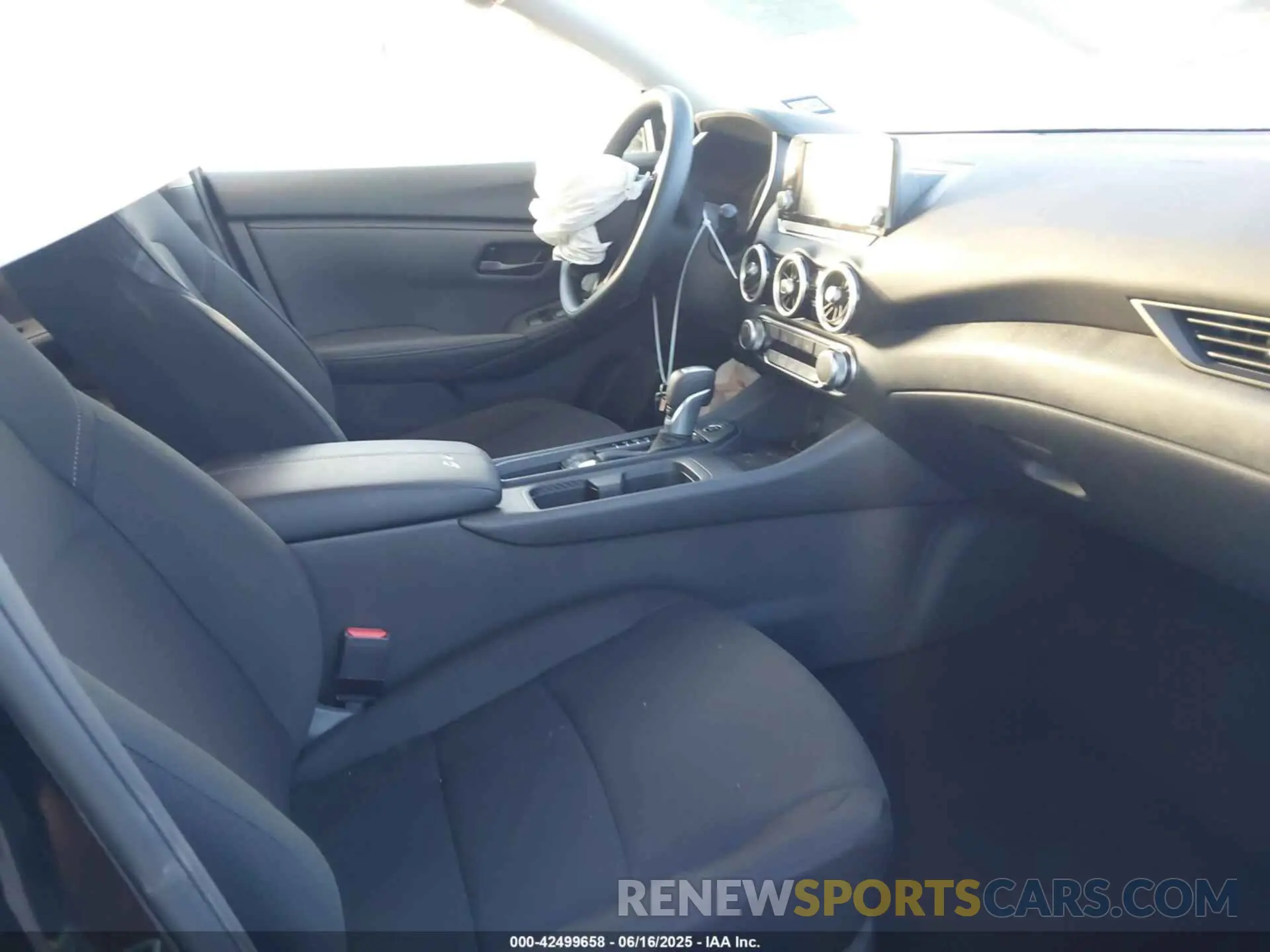 5 fotografías del automóvil dañado 3N1AB8BV2SY242497 NISSAN SENTRA 2025