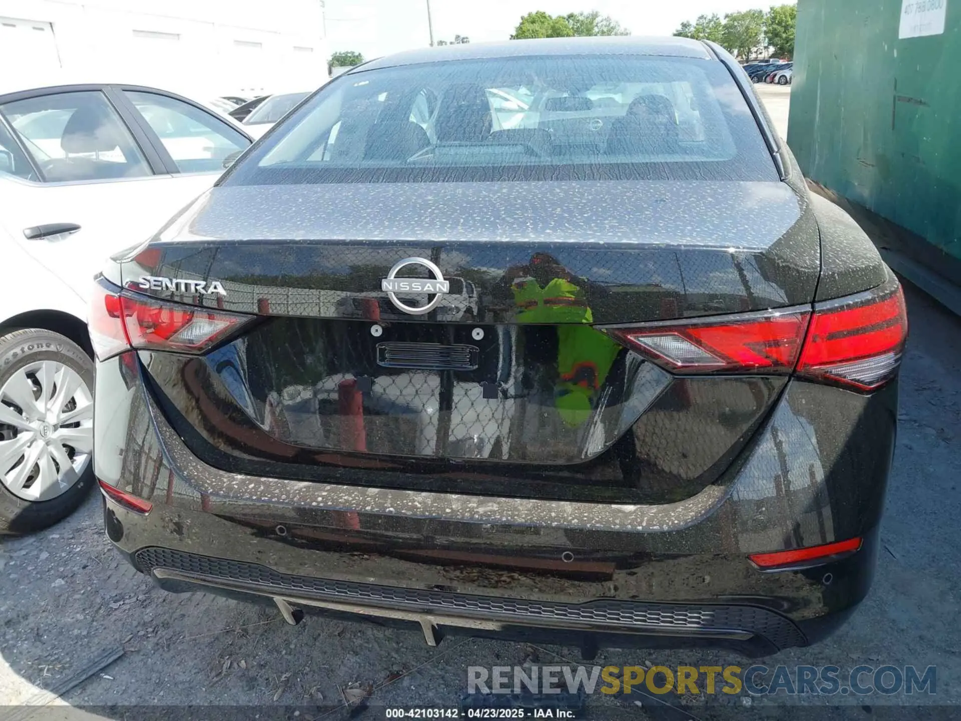 16 fotografías del automóvil dañado 3N1AB8BV2SY320437 NISSAN SENTRA 2025
