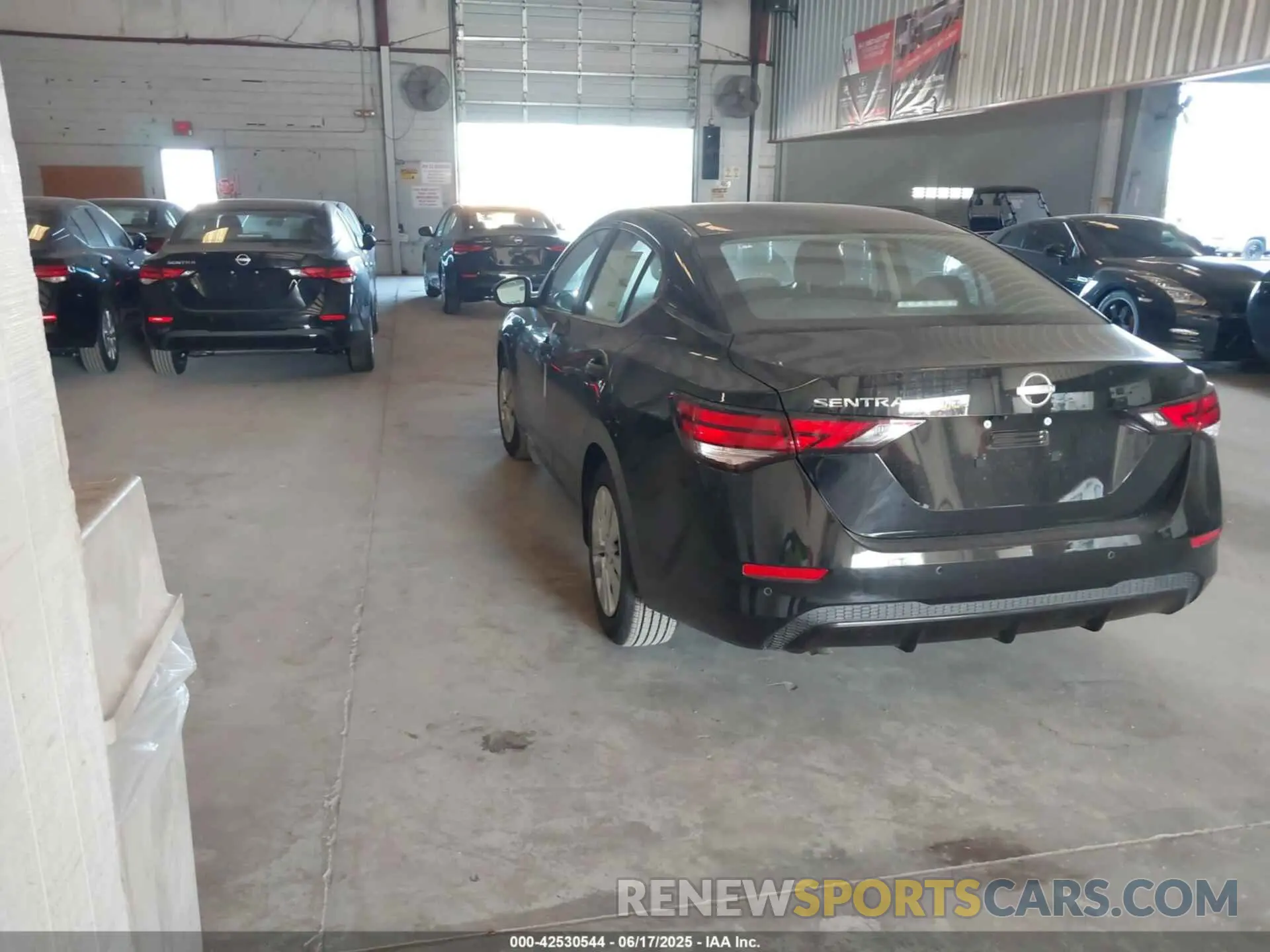 3 fotografías del automóvil dañado 3N1AB8BV5SY323073 NISSAN SENTRA 2025