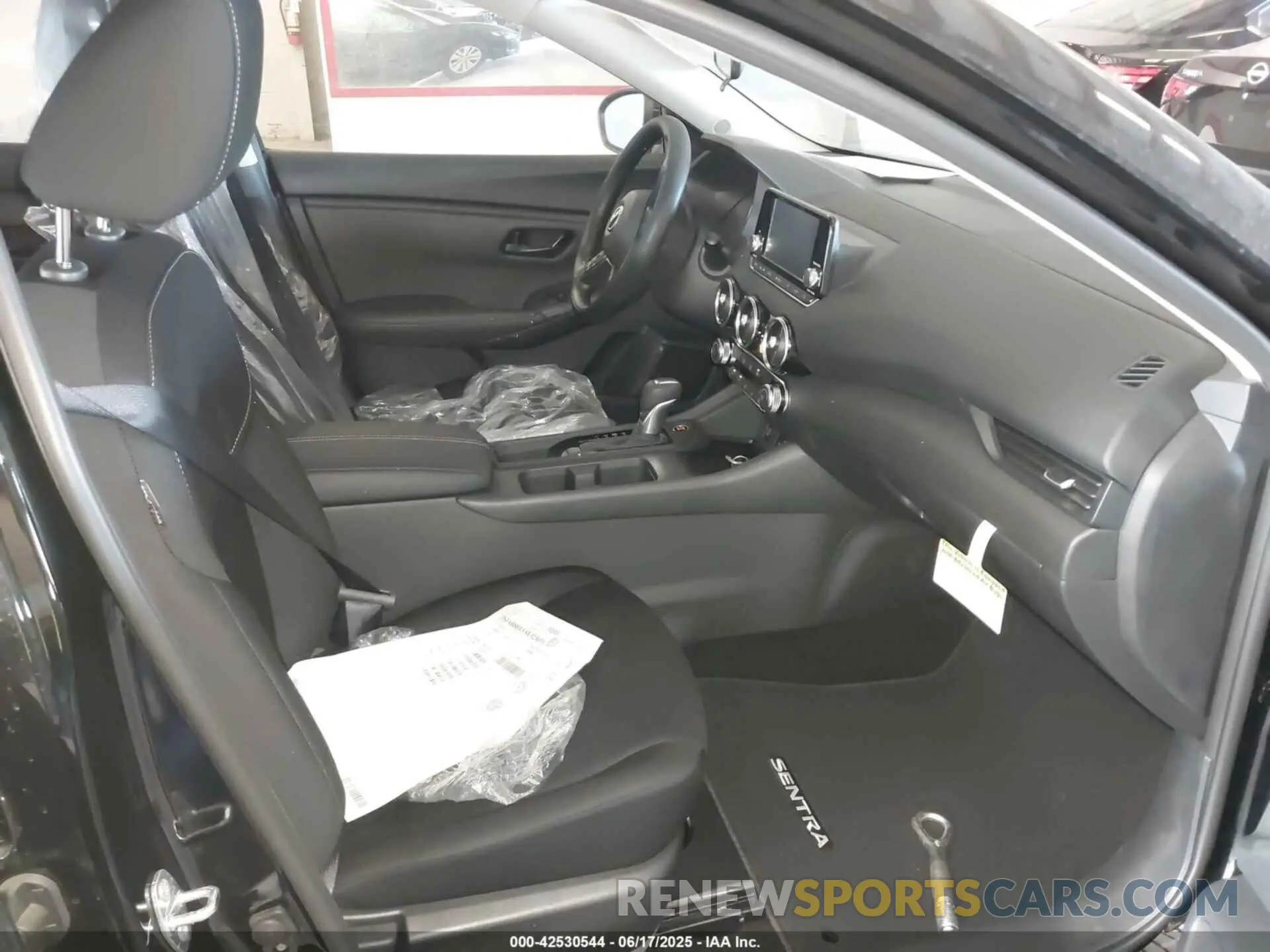 5 fotografías del automóvil dañado 3N1AB8BV5SY323073 NISSAN SENTRA 2025