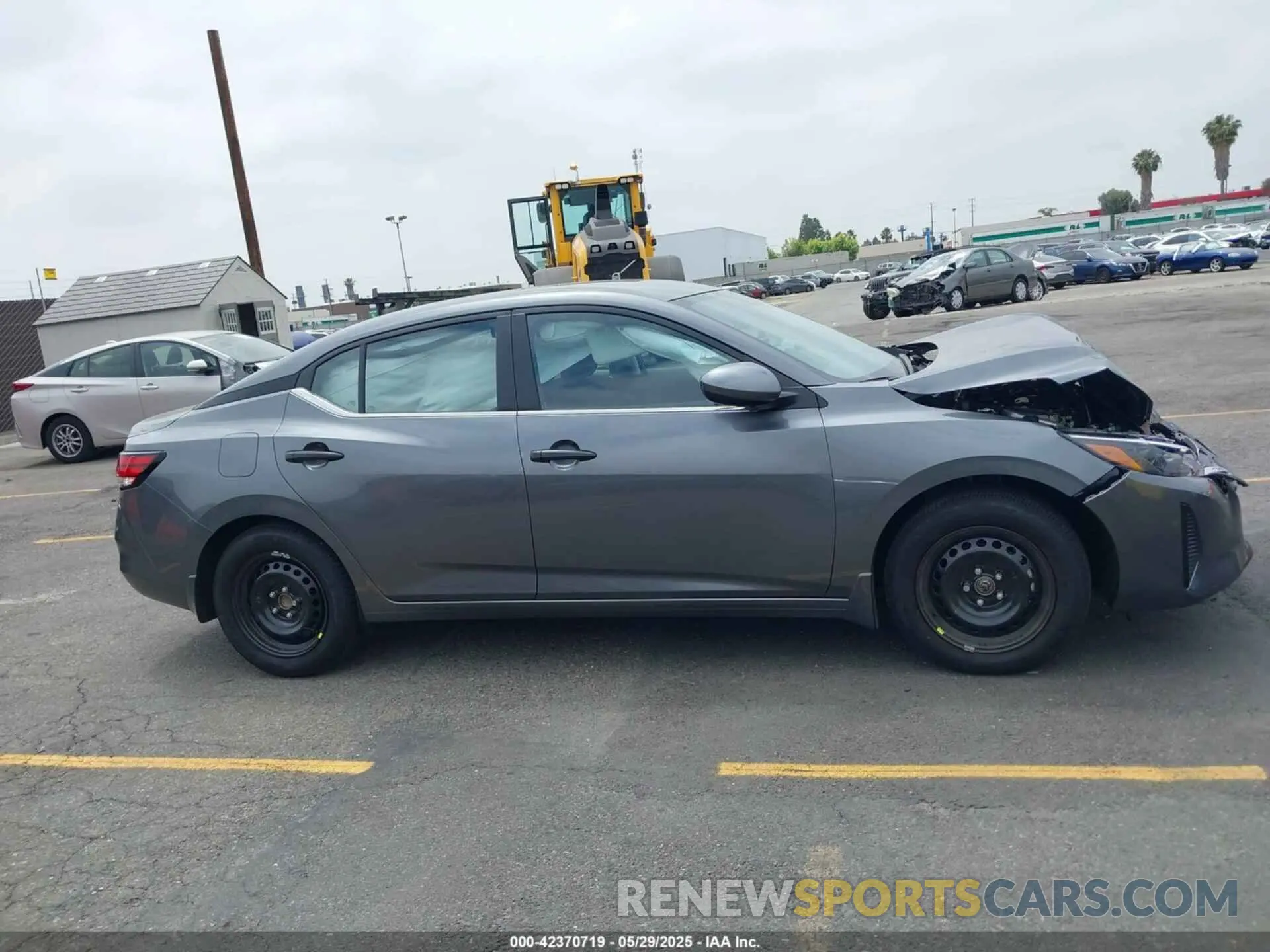 13 fotografías del automóvil dañado 3N1AB8BV6SY308789 NISSAN SENTRA 2025