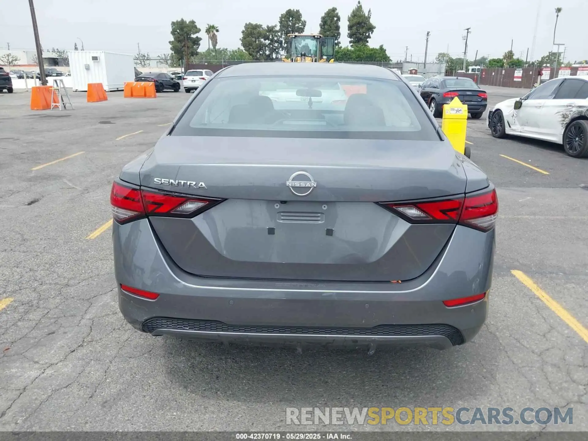 16 fotografías del automóvil dañado 3N1AB8BV6SY308789 NISSAN SENTRA 2025