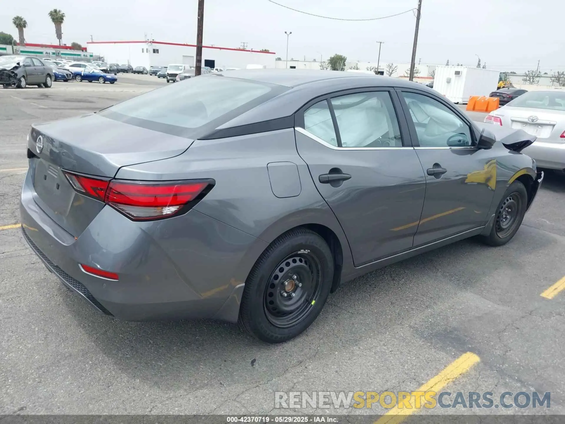 4 fotografías del automóvil dañado 3N1AB8BV6SY308789 NISSAN SENTRA 2025