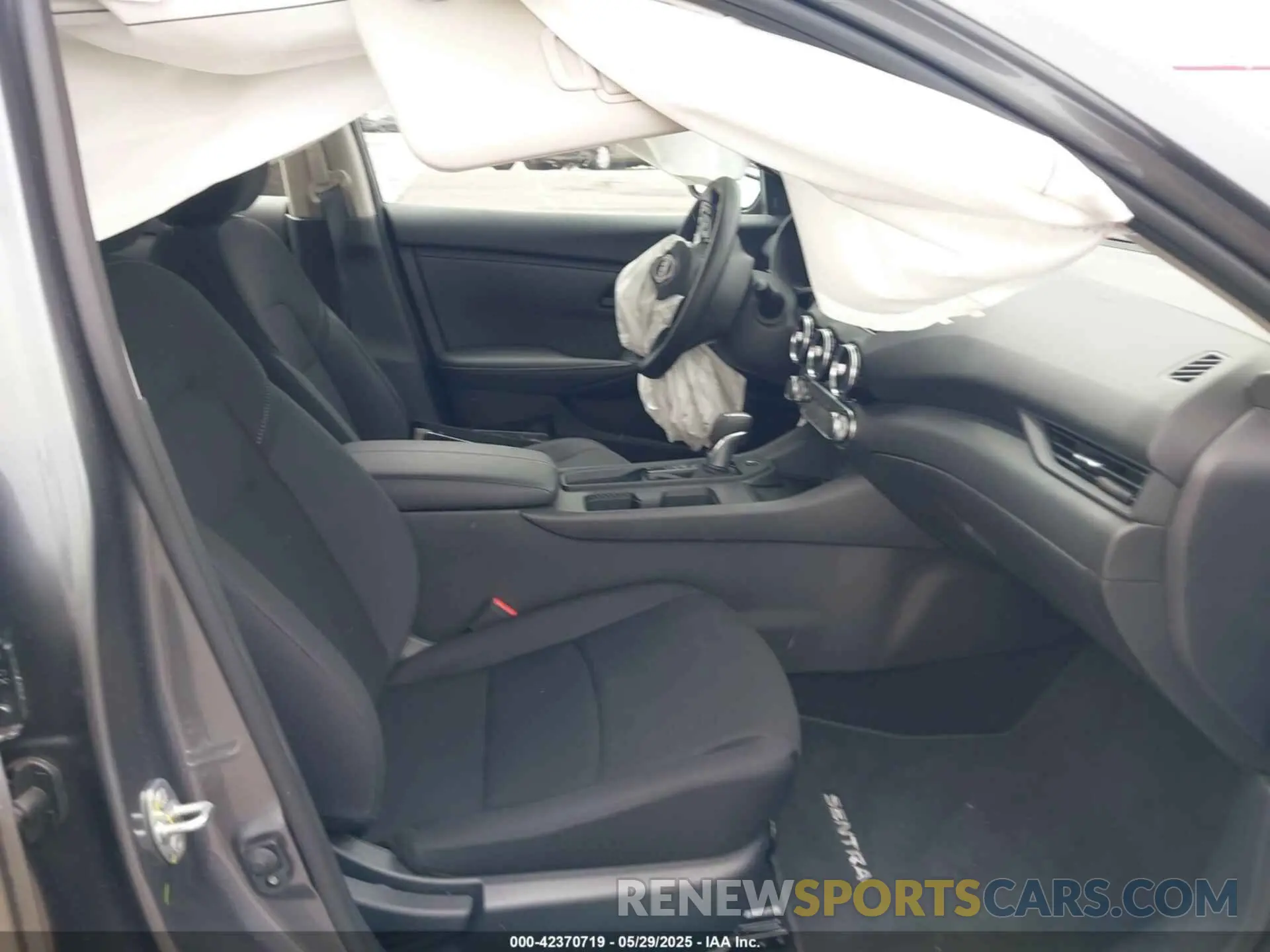 5 fotografías del automóvil dañado 3N1AB8BV6SY308789 NISSAN SENTRA 2025