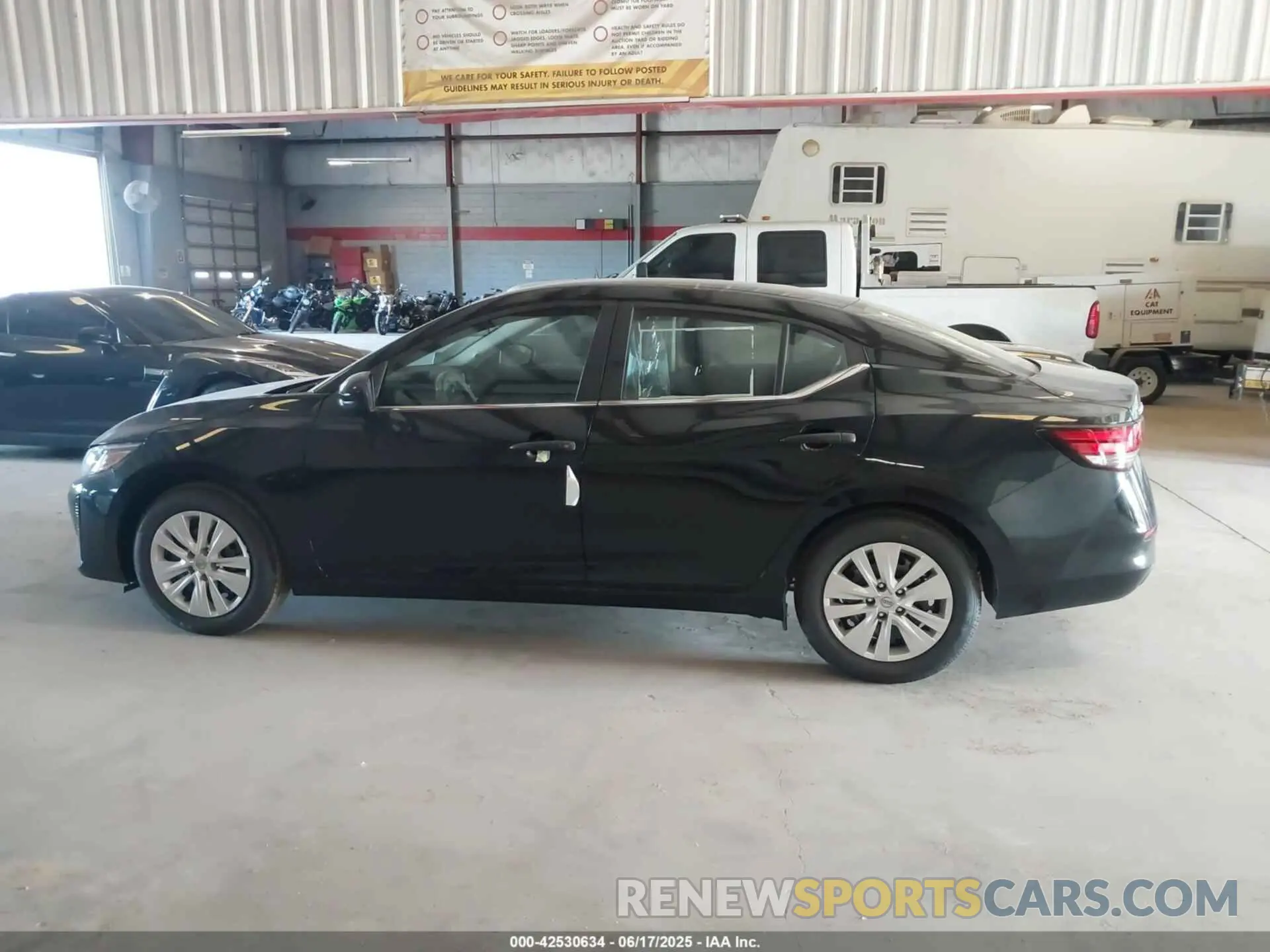 14 fotografías del automóvil dañado 3N1AB8BV6SY323423 NISSAN SENTRA 2025