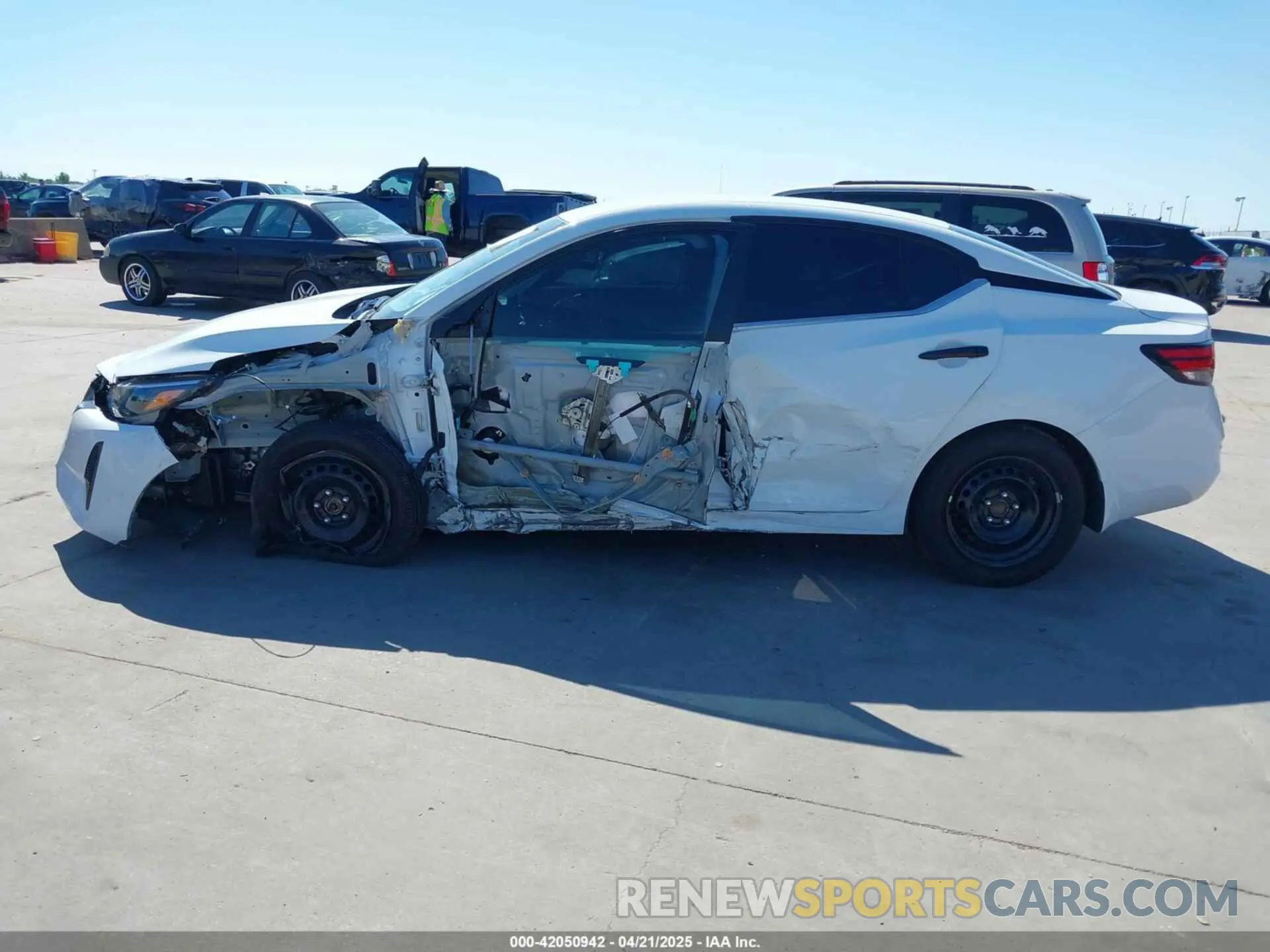 15 fotografías del automóvil dañado 3N1AB8BV7SY267055 NISSAN SENTRA 2025