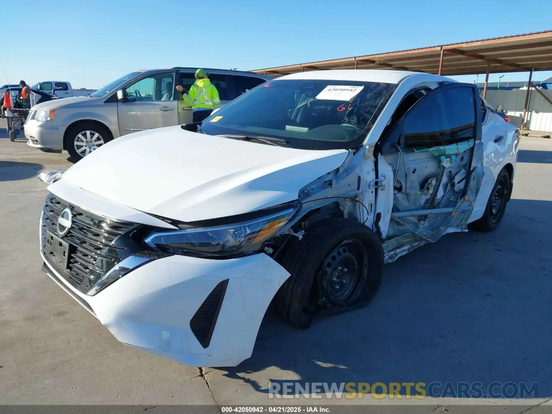 2 fotografías del automóvil dañado 3N1AB8BV7SY267055 NISSAN SENTRA 2025