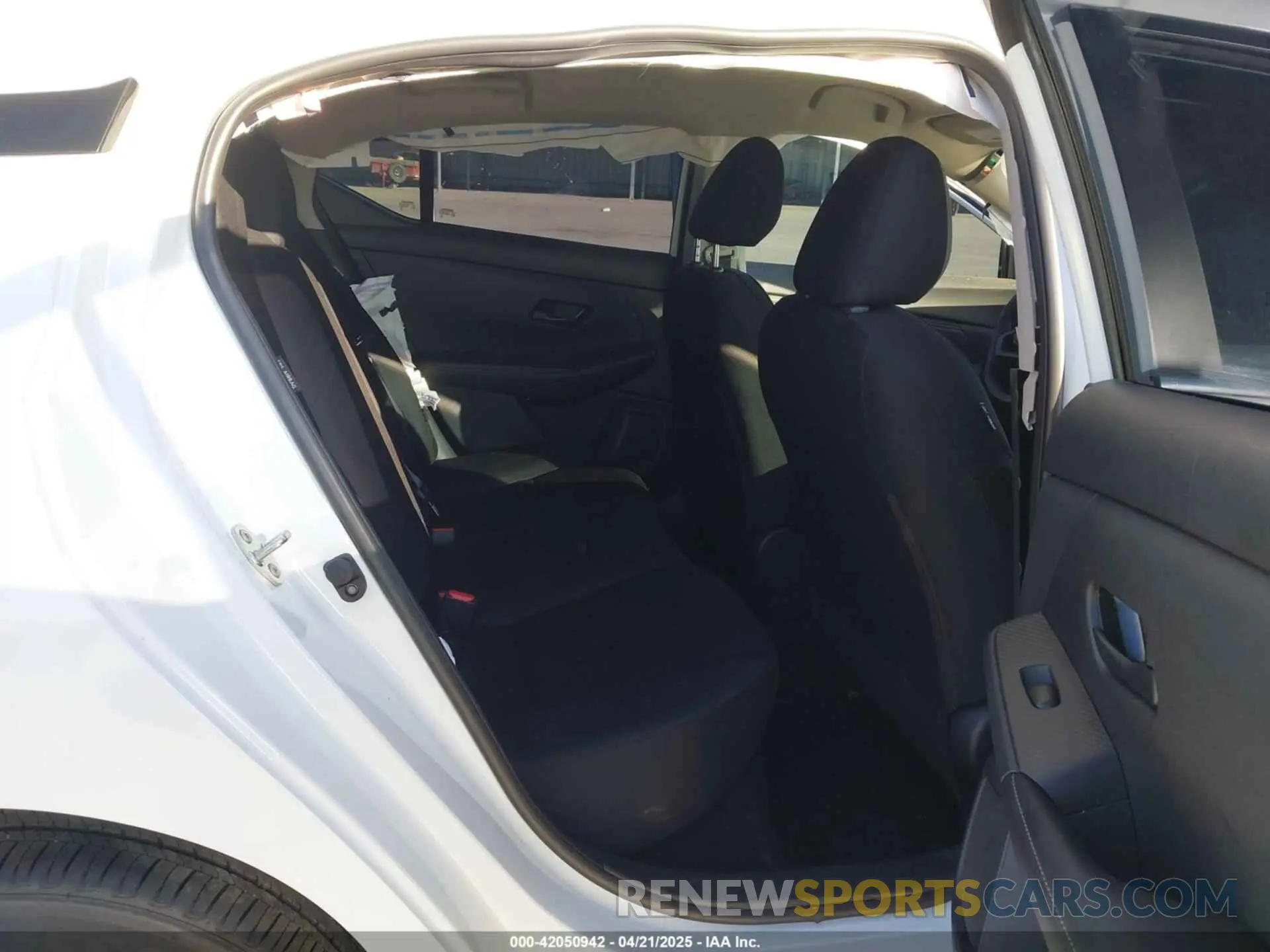 8 fotografías del automóvil dañado 3N1AB8BV7SY267055 NISSAN SENTRA 2025