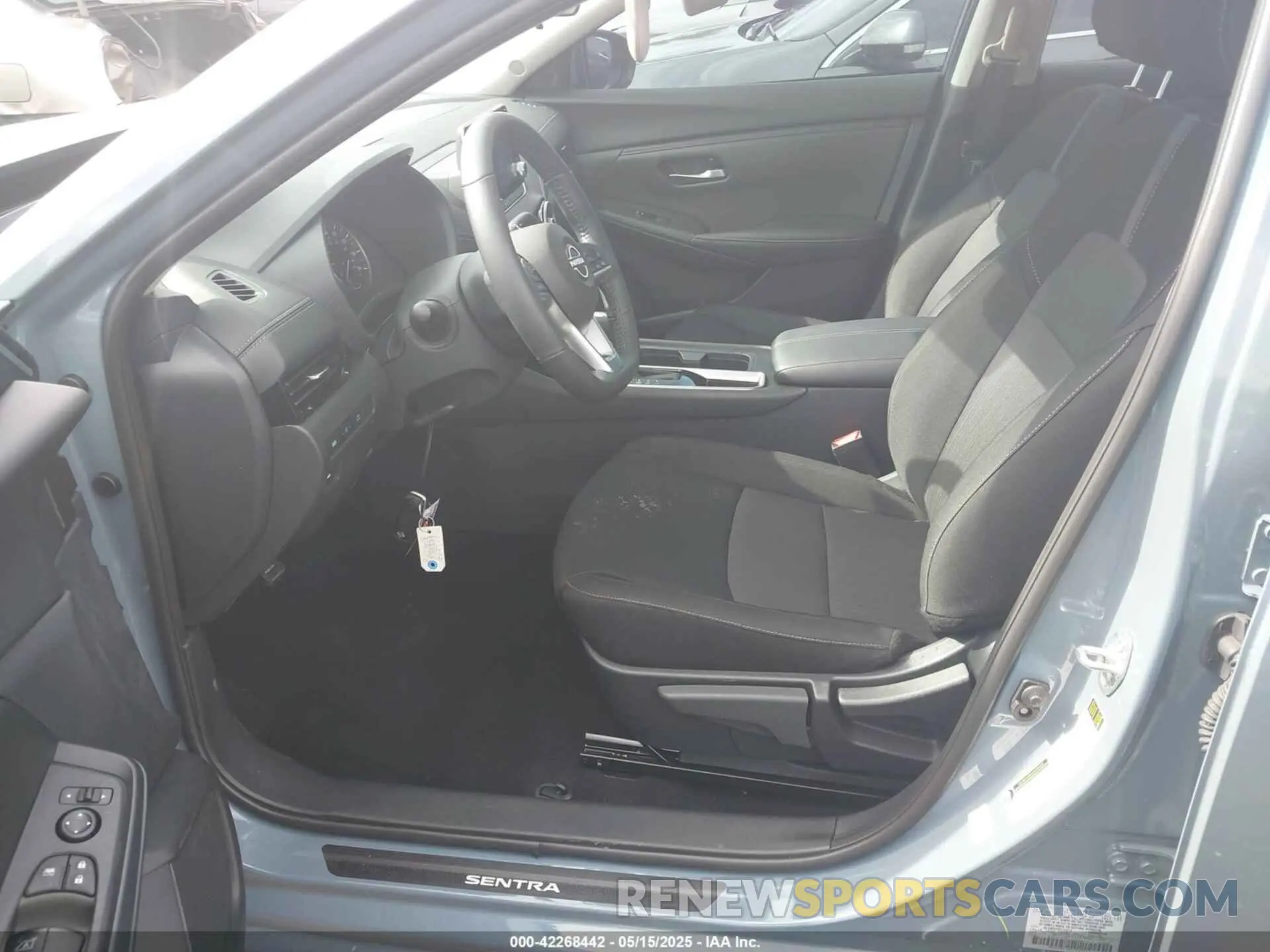 5 fotografías del automóvil dañado 3N1AB8CV0SY249219 NISSAN SENTRA 2025