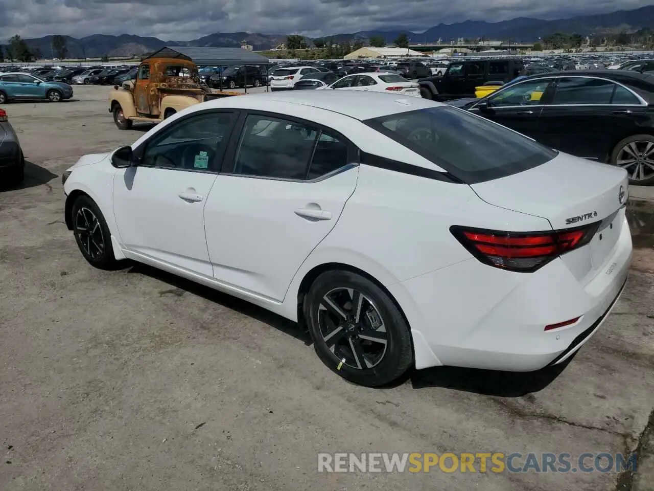 2 fotografías del automóvil dañado 3N1AB8CV2SY229800 NISSAN SENTRA 2025