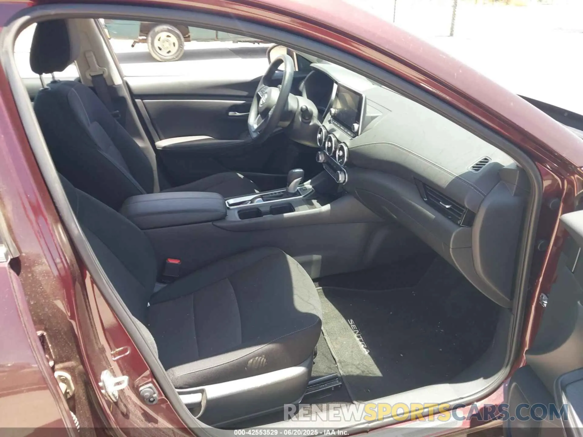 5 fotografías del automóvil dañado 3N1AB8CV2SY269777 NISSAN SENTRA 2025