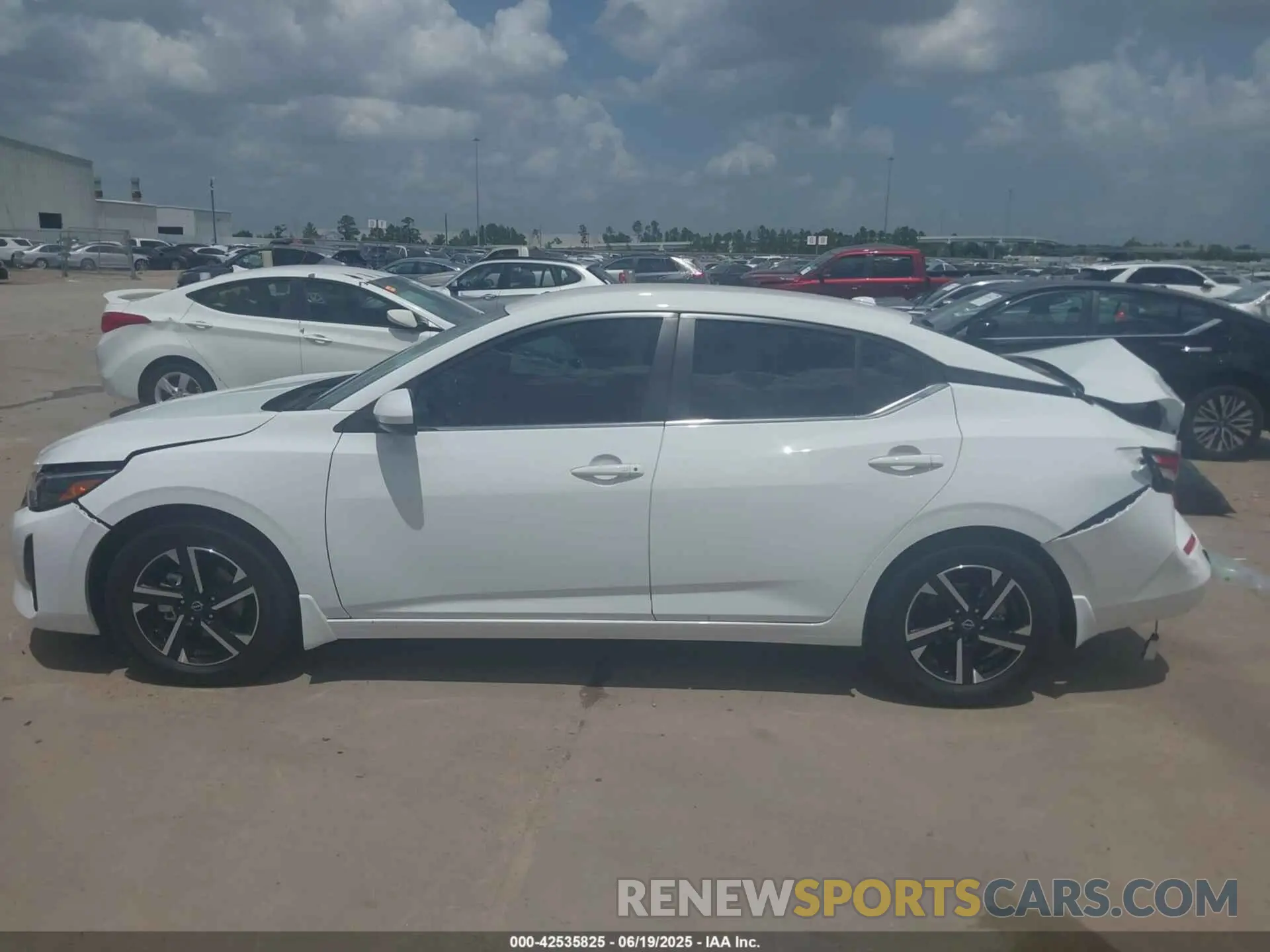 14 fotografías del automóvil dañado 3N1AB8CV3SY215663 NISSAN SENTRA 2025