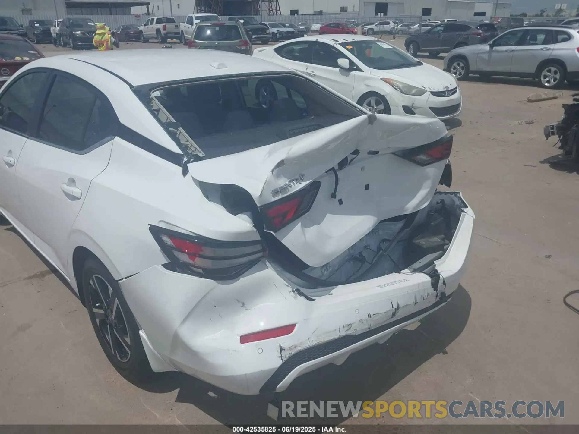18 fotografías del automóvil dañado 3N1AB8CV3SY215663 NISSAN SENTRA 2025
