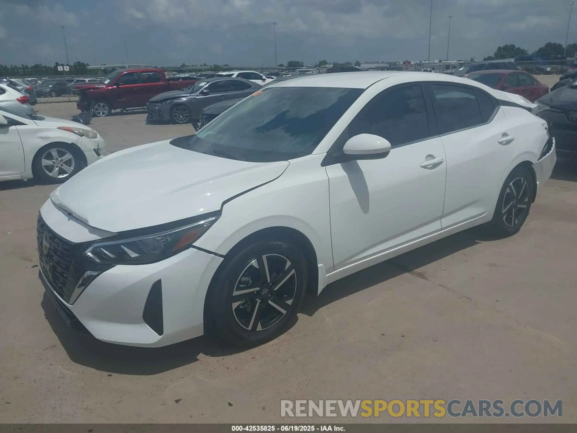 2 fotografías del automóvil dañado 3N1AB8CV3SY215663 NISSAN SENTRA 2025